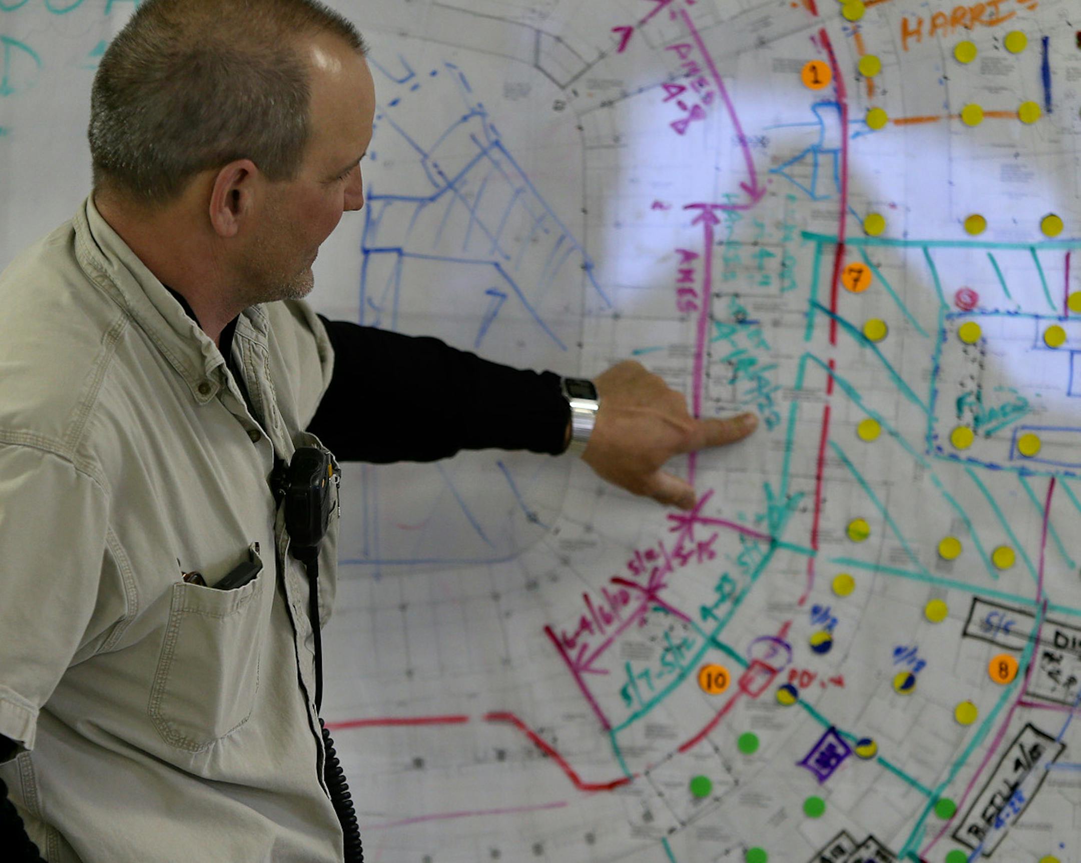 Mortenson Superintendent Dave Mansell gave a play-by-play view of what it entails to build the new Multipurpose Stadium, Wednesday, April 16, 2014 in Minneapolis, MN. ] (ELIZABETH FLORES/STAR TRIBUNE) ELIZABETH FLORES • eflores@startribune.com