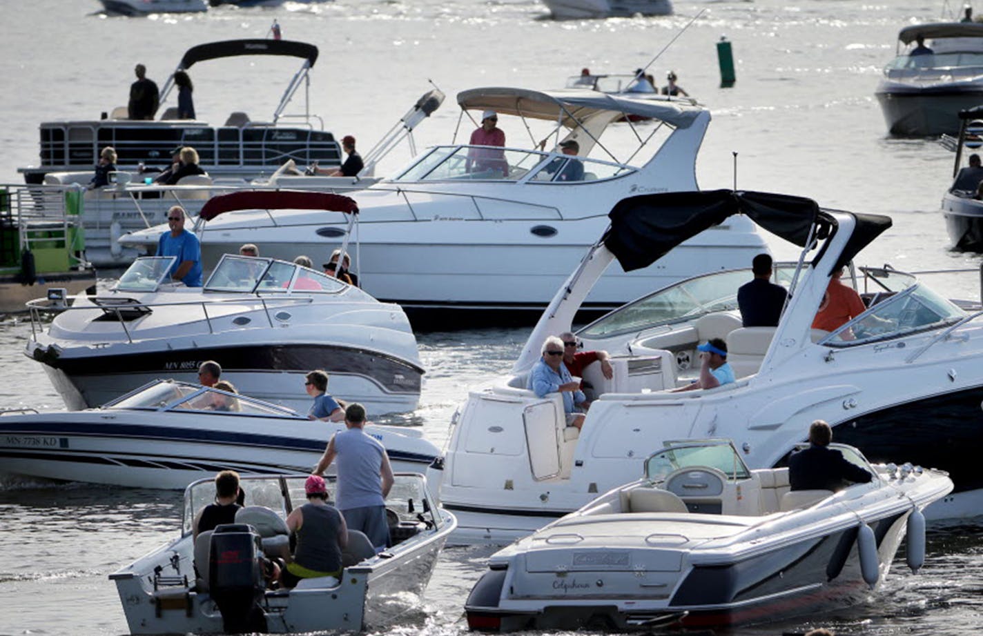 File photo of boats on Lake Minnetonka jamming up on a channel near Spring Park in May 2015. (David Joles/Minneapolis Star Tribune/TNS) ORG XMIT: 1185437