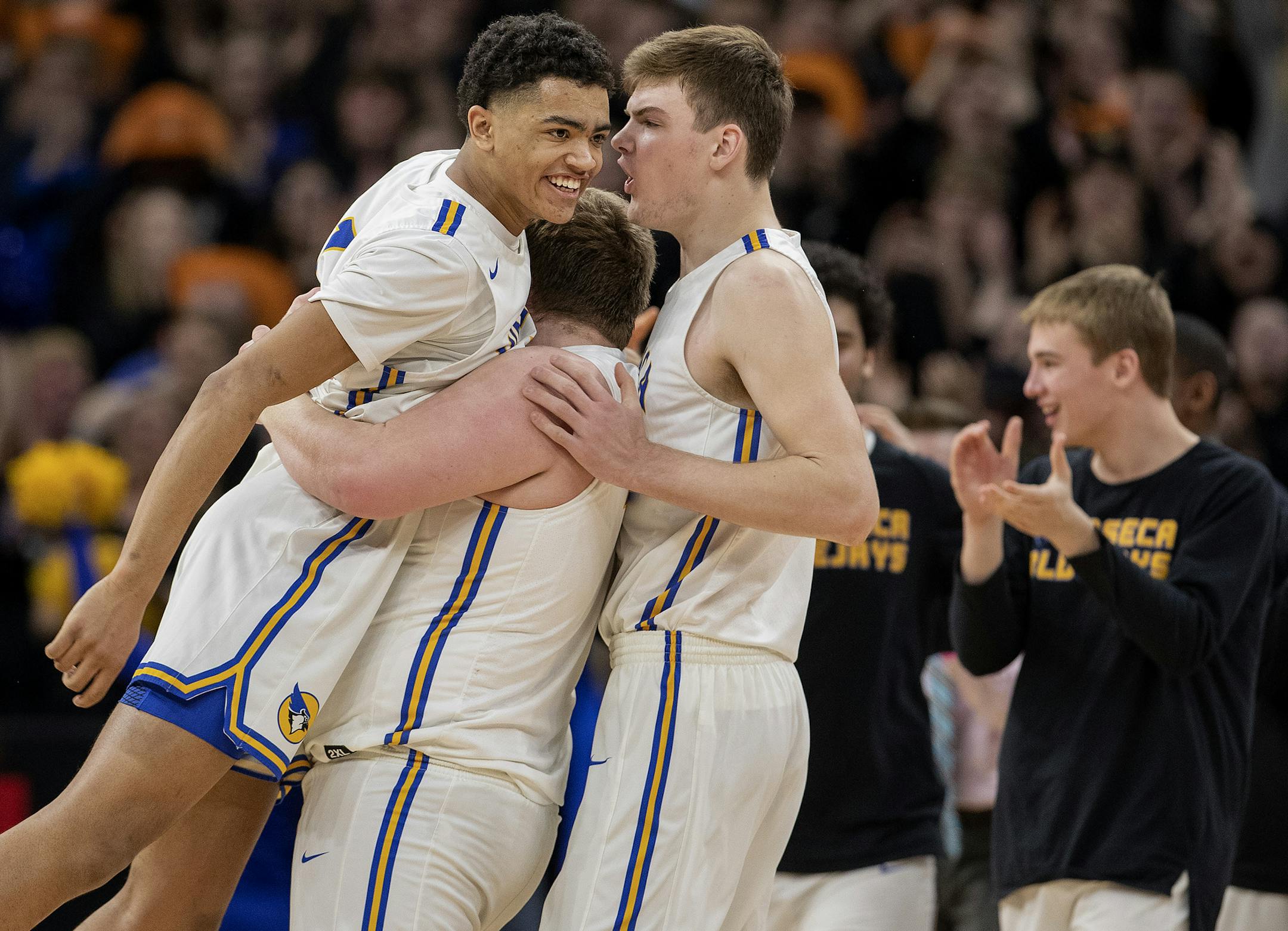 Malik Willingham (2) celebrated with teammates at the end of the game. Waseca beat Austin 79-69. ] CARLOS GONZALEZ • cgonzalez@startribune.com – Minneapolis, MN – March 21, 2019, Target Center, High School / Prep Class 3A boys' basketball state tournament semifinals, Waseca vs. Austin