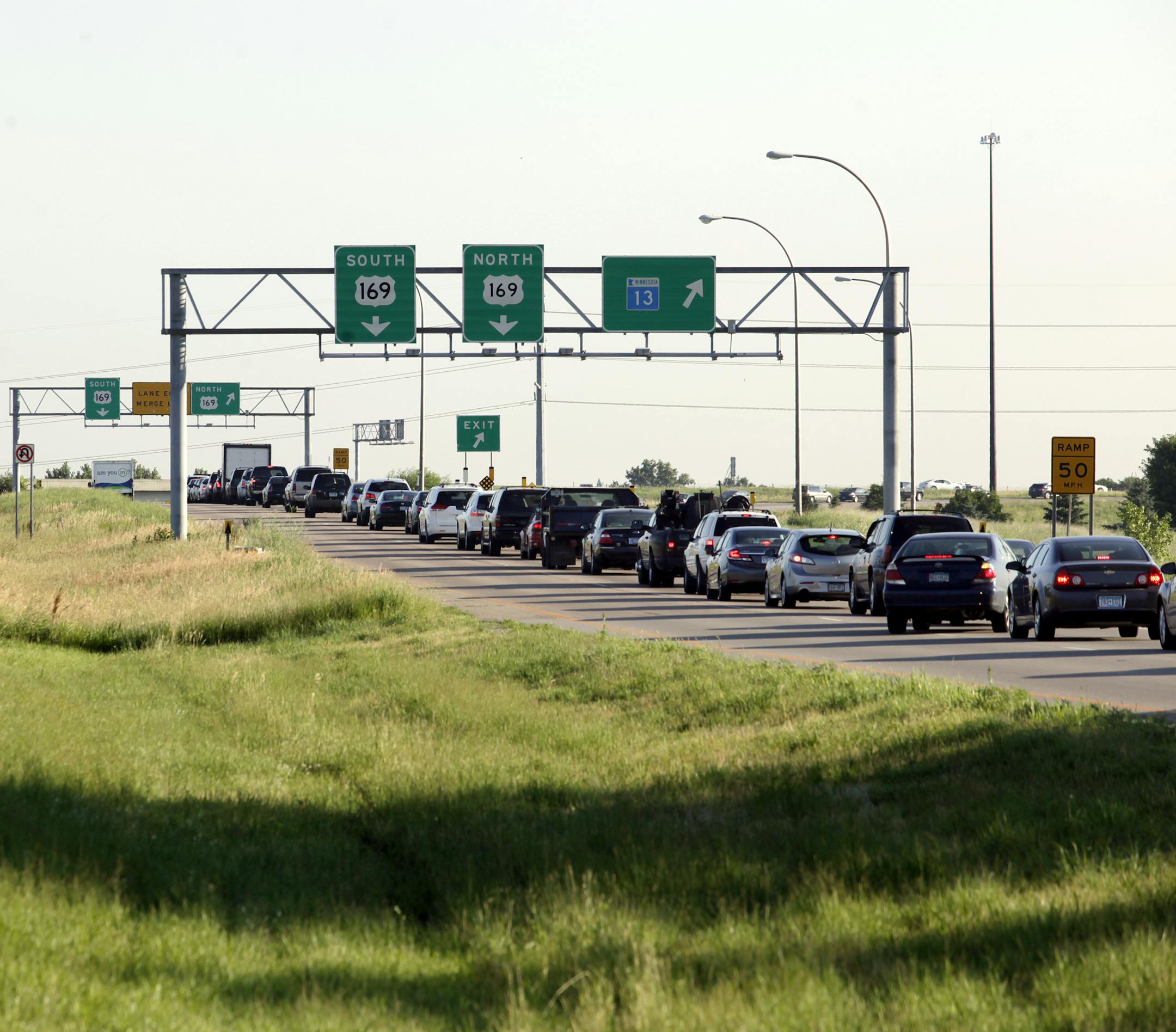 Rush hour on Hwy 169 North moving toward the Bloomington Ferry Bridge from Savage. July 16, 2013. ] JOELKOYAMA&#x201a;&#xc4;&#xa2;joel koyama@startribune