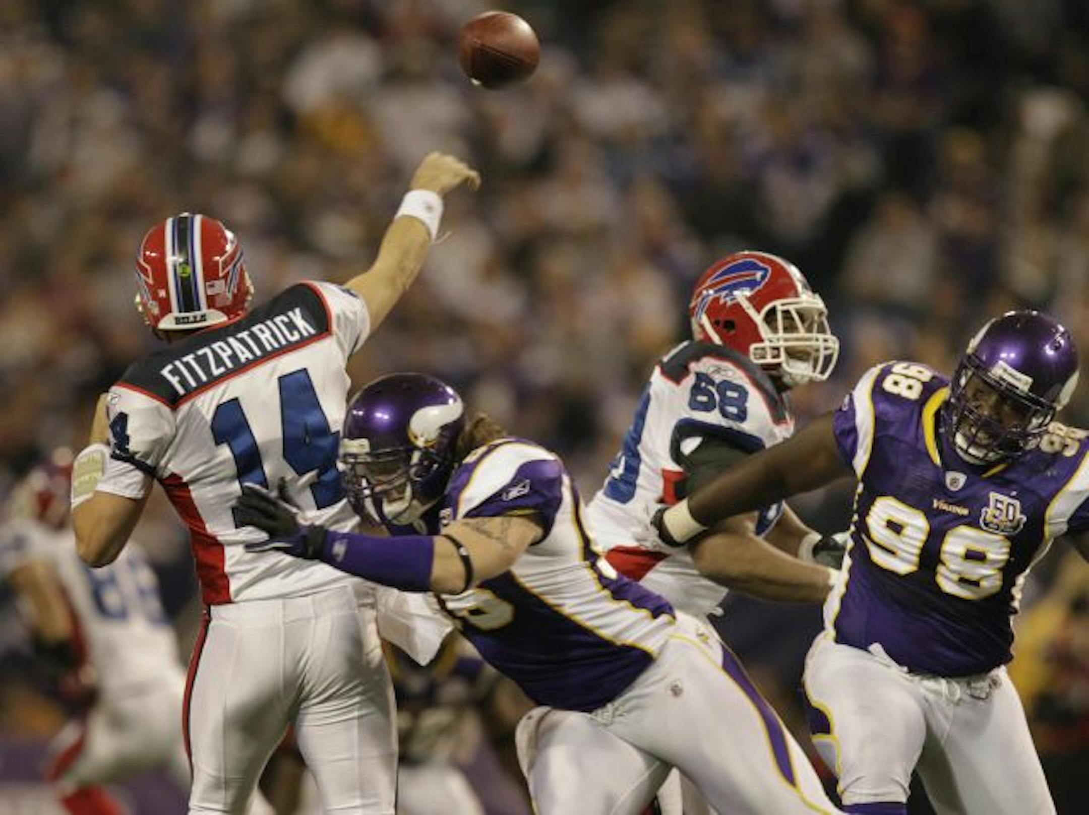 Vikings defensive lineman Brian Robison (middle)