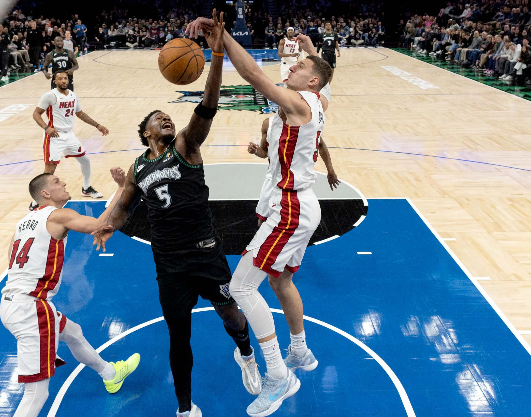 Timberwolves get strong games from Randle, Gobert to beat Heat