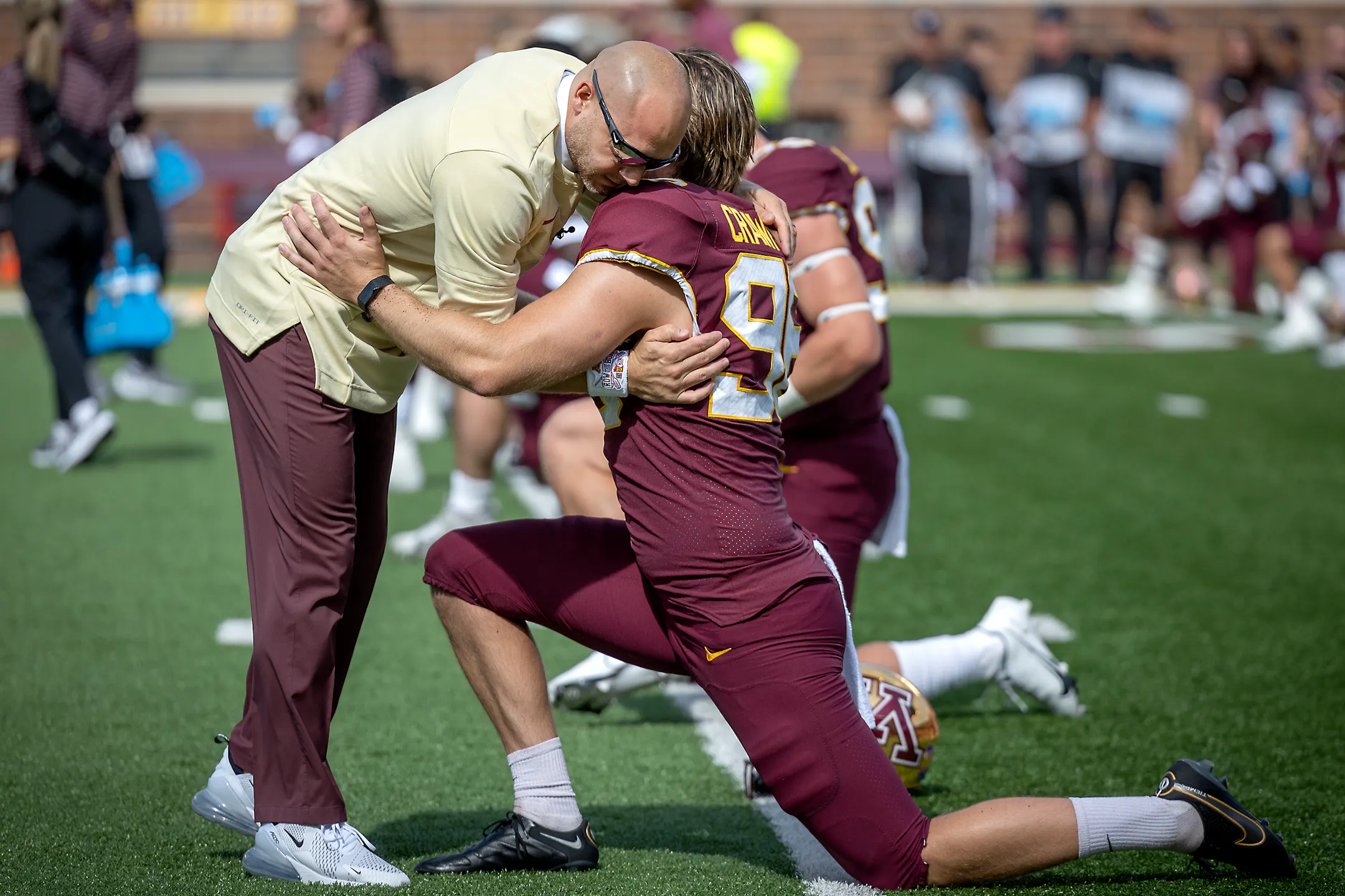 Autman Gophers steamroll Colorado 49-7 but lose receiver Chris Autman-Bell to ...