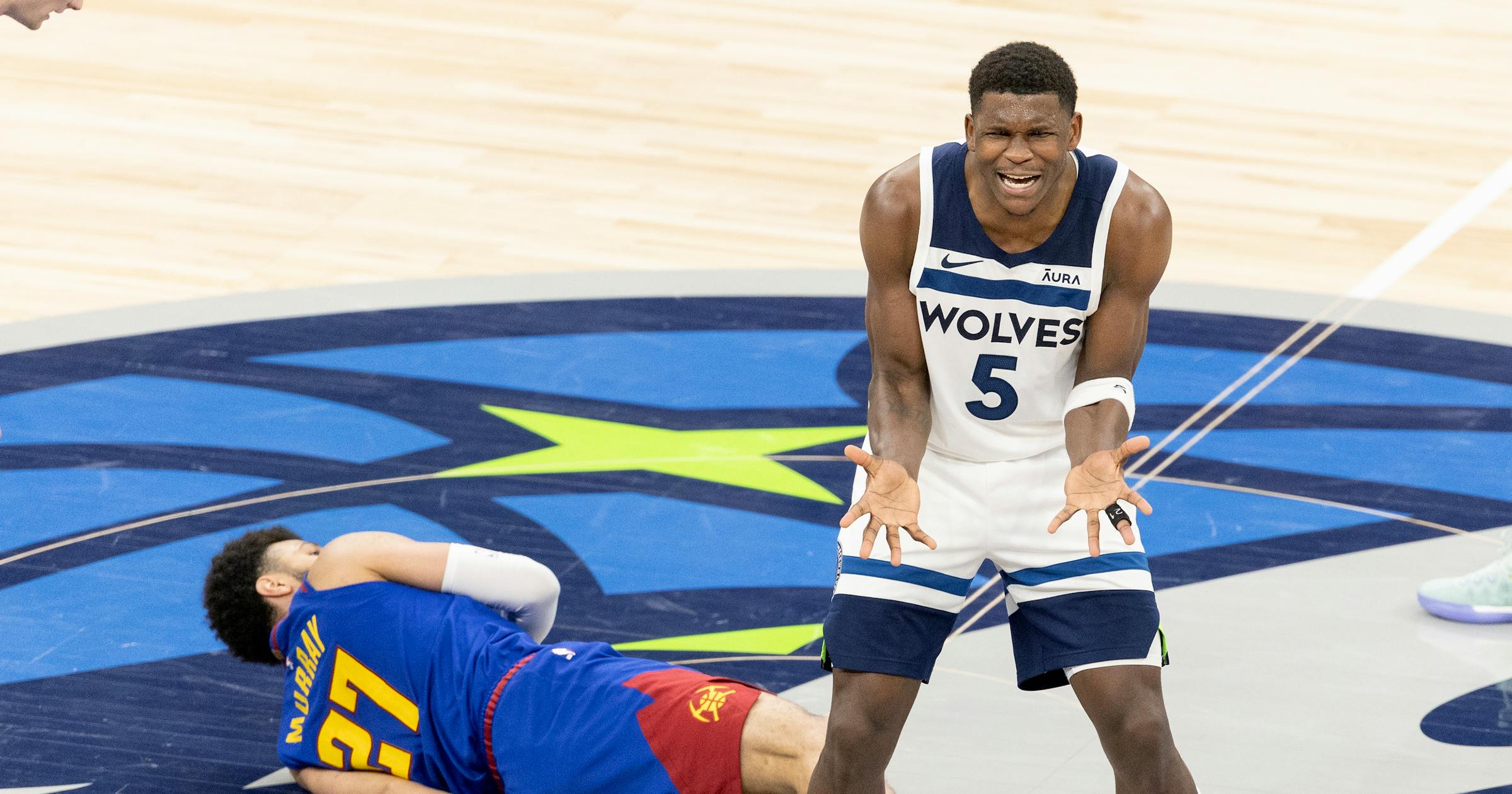 Die Timberwolves und Nuggets treffen sich im Target Center Die Timberwolves und Nuggets treffen sich im Target Center