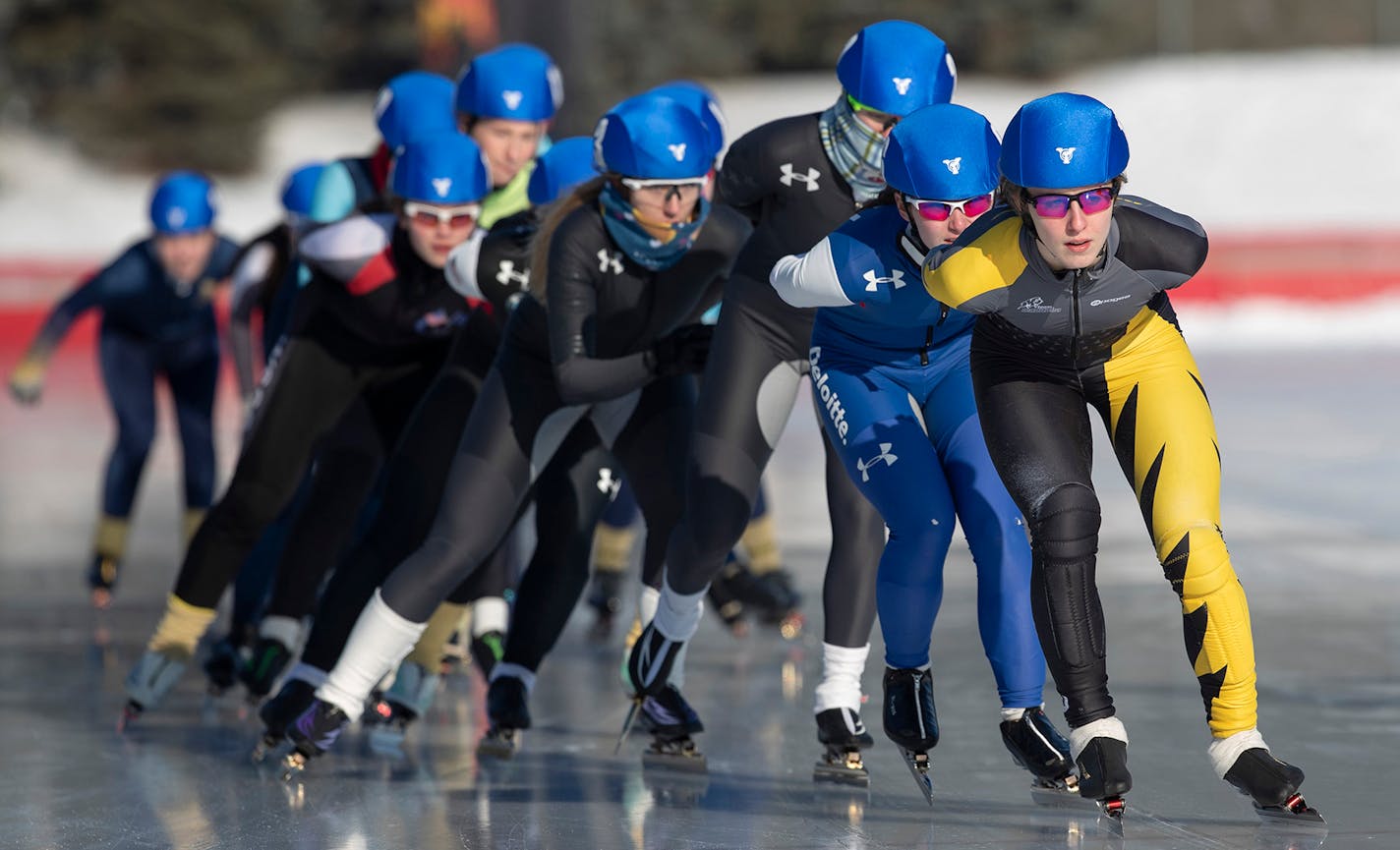 Alexa Scott and group of woman dashed across the ice US Speedskating/GMSA American Cup at the John Rose Oval Sunday December 10, 2018 in Roseville, MN.] Jerry Holt • Jerry.holt@startribune.com