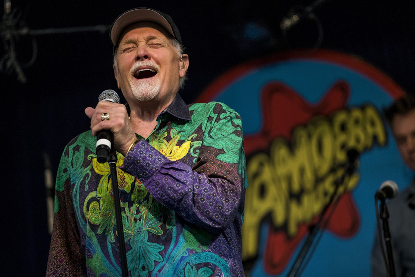 Beach Boys' Mike Love performs at Amoeba Music on Dec. 6, 2017 in Los Angeles. (Kent Nishimura/Los Angeles Times/TNS) ORG XMIT: 1219770