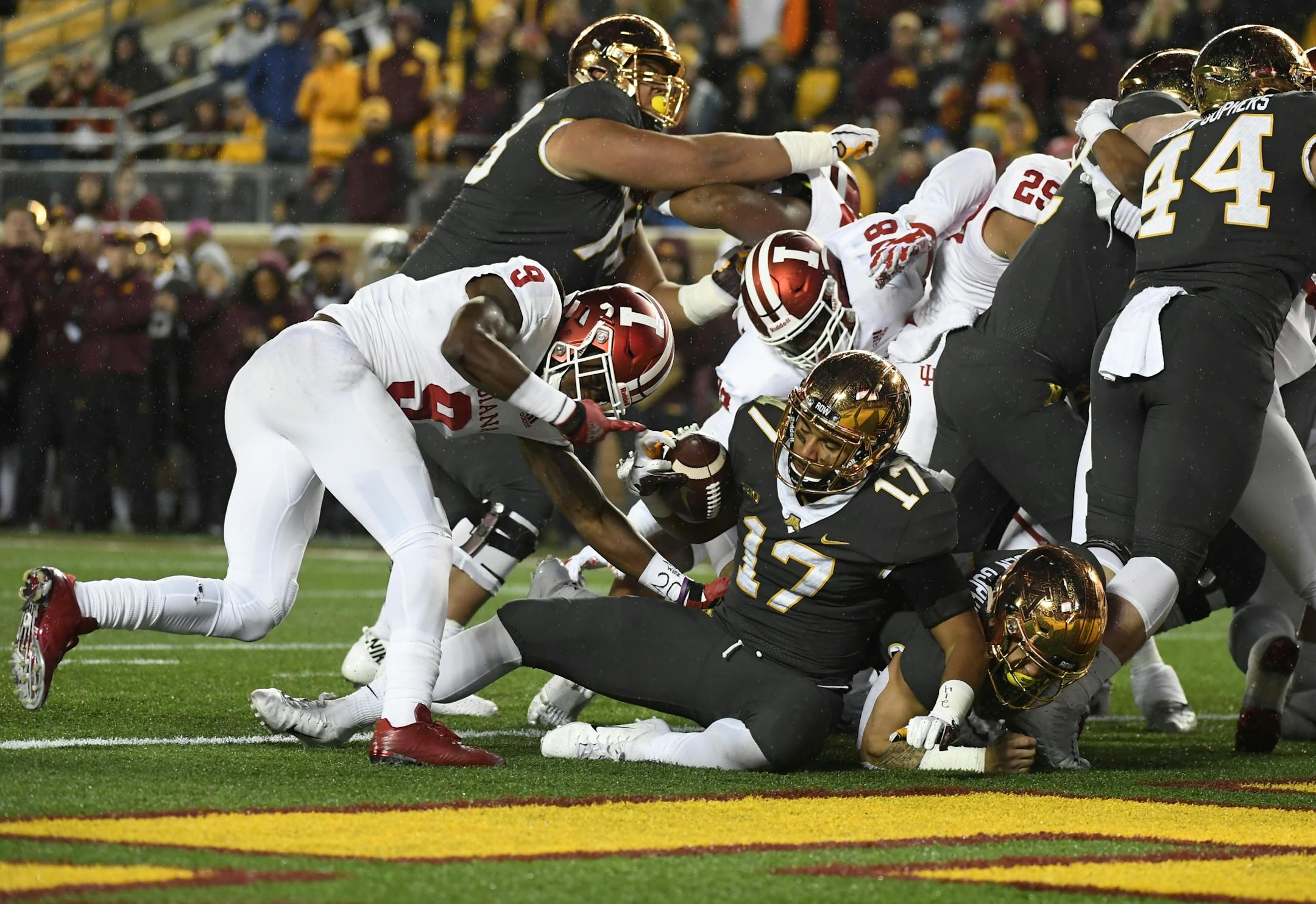 Minnesota Golden Gophers wide receiver Seth Green (17) scored a running touchdown against the Indiana Hoosiers in the first quarter Friday.