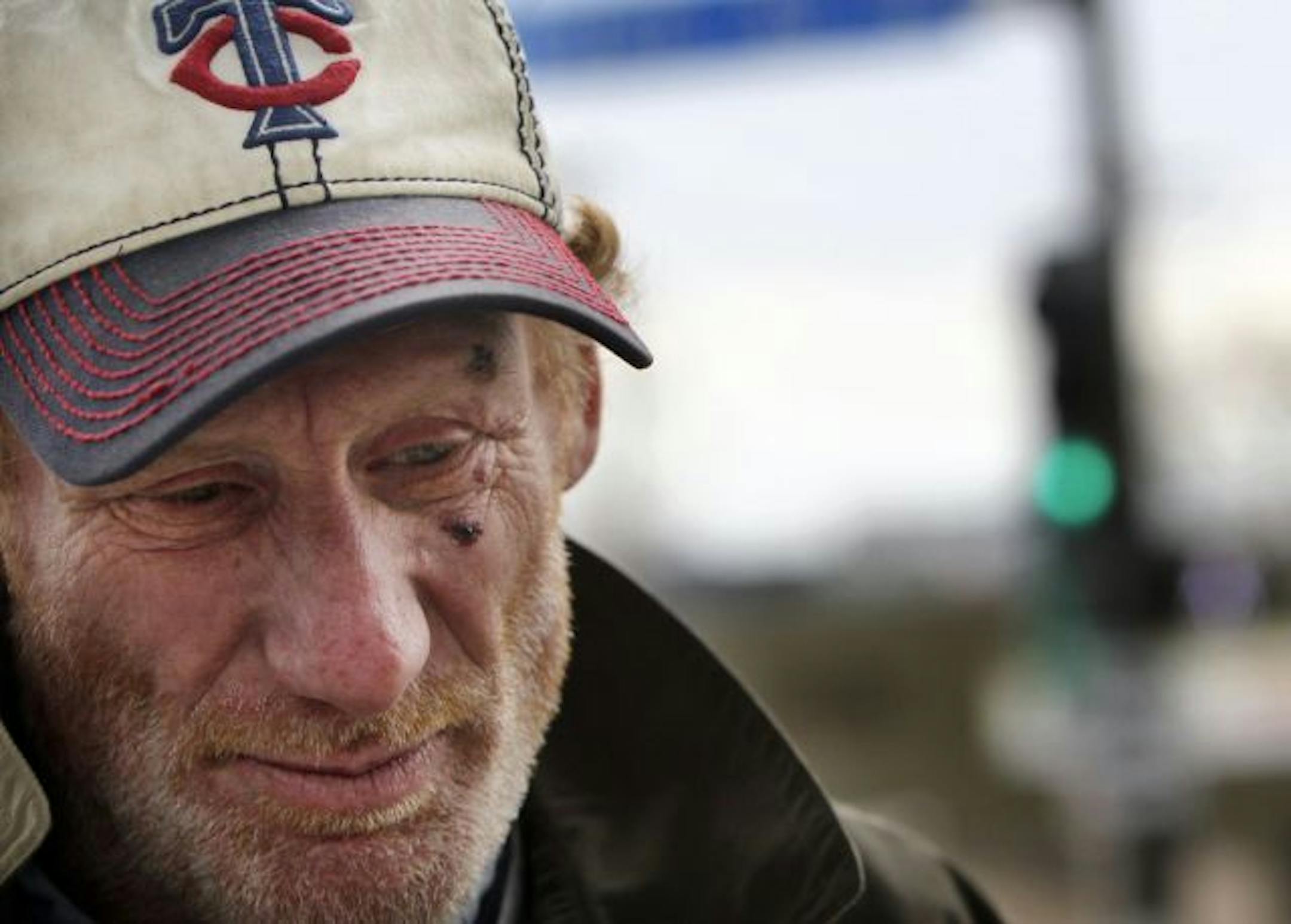 Bill Hitchcock, an Air Force vet who was panhandling along Lyndale Avenue near the Farmers Market, was given a backpack by a pair of Minneapolis police officers.