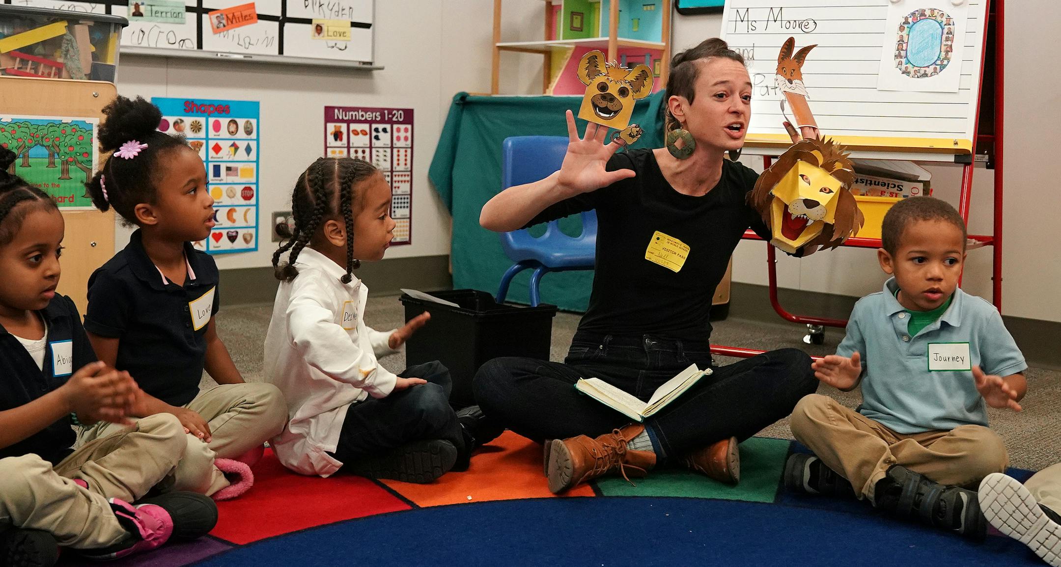 Teaching artist Nell Pierce used puppets while she told a story to a group of preschoolers as part of the Early Bridges program at the Rondo learning hub. ] ANTHONY SOUFFLE ï anthony.souffle@startribune.com Preschoolers took part in a new program called Early Bridges that's aim is to get low-income students off to a strong start on their education, part of the St. Paul School District's Promise Neighborhood initiative, Tuesday, Nov. 13, 2018 at the Rondo learning hub in St. Paul, Minn.