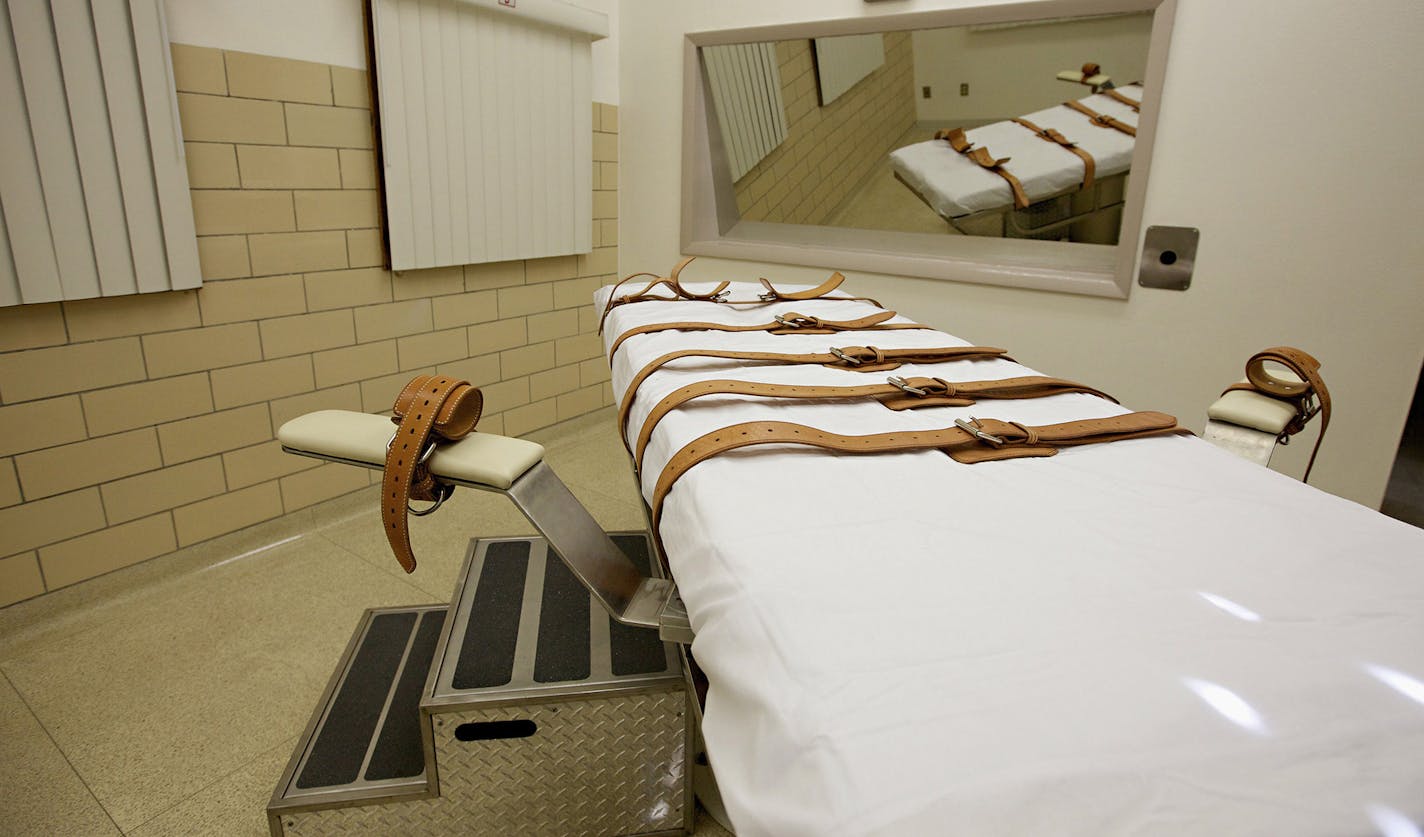 FILE - This Oct. 9, 2012 file photo show the lethal injection chamber of the South Dakota State Penitentiary in Sioux Falls. Attorney General Marty Jackley has asked South Dakota court officials to set a spring execution date for Rodney Berget, convicted and sentenced to death for the April 2011 killing of Sioux Falls prison guard Ronald Johnson. (AP Photo/Amber Hunt, File) ORG XMIT: CER605