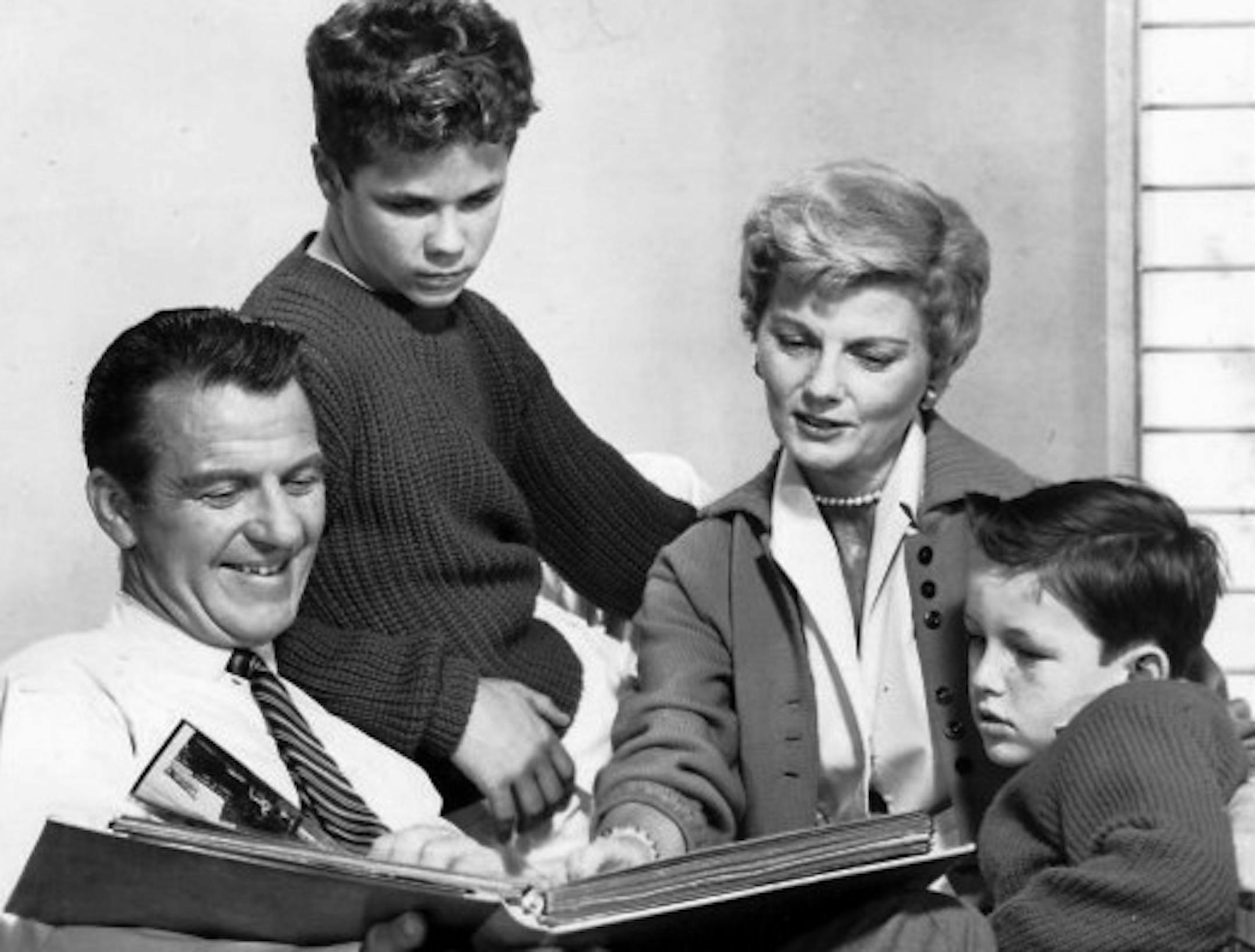 Hugh Beaumont, Tony Dow, Barbara Billingsley and Jerry Mathers of "Leave It to Beaver," circa 1959.