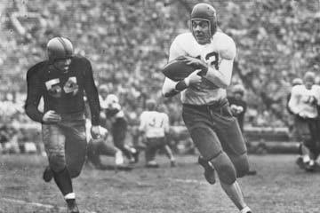 Bud Grant, playing for Gophers. 10/20/48 file photo