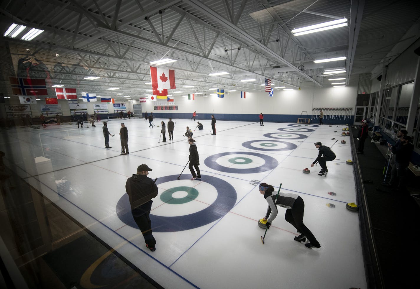 The Wednesday night curling league at the Four Seasons Curling Club in Blaine, Minn., Wednesday, January 29, 2020. ] RENEE JONES SCHNEIDER &#xa5; renee.jones@startribune.com