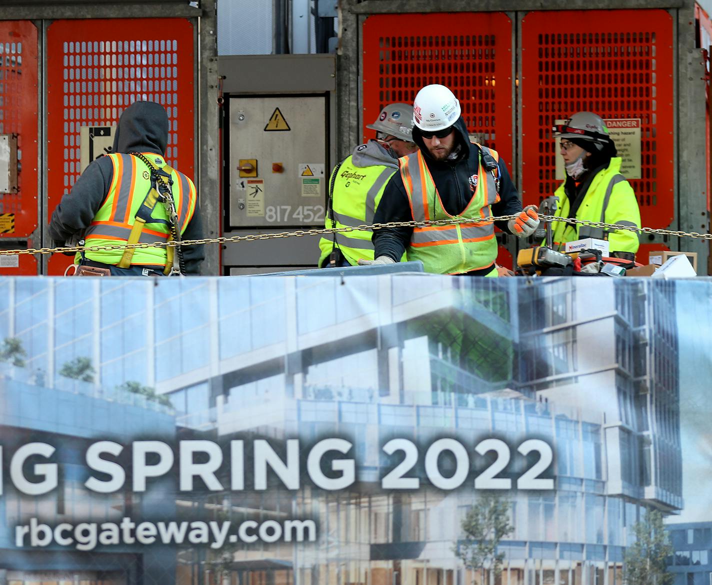 Construction workers at the RBC Gateway tower in downtown Minneapolis shown in a October 27, 2020 file photo. An industry survey projects 2021 will be a tough year for construction in Minnesota and the U.S. (Staff photo by David Joles) ORG XMIT: MIN2010271323460087