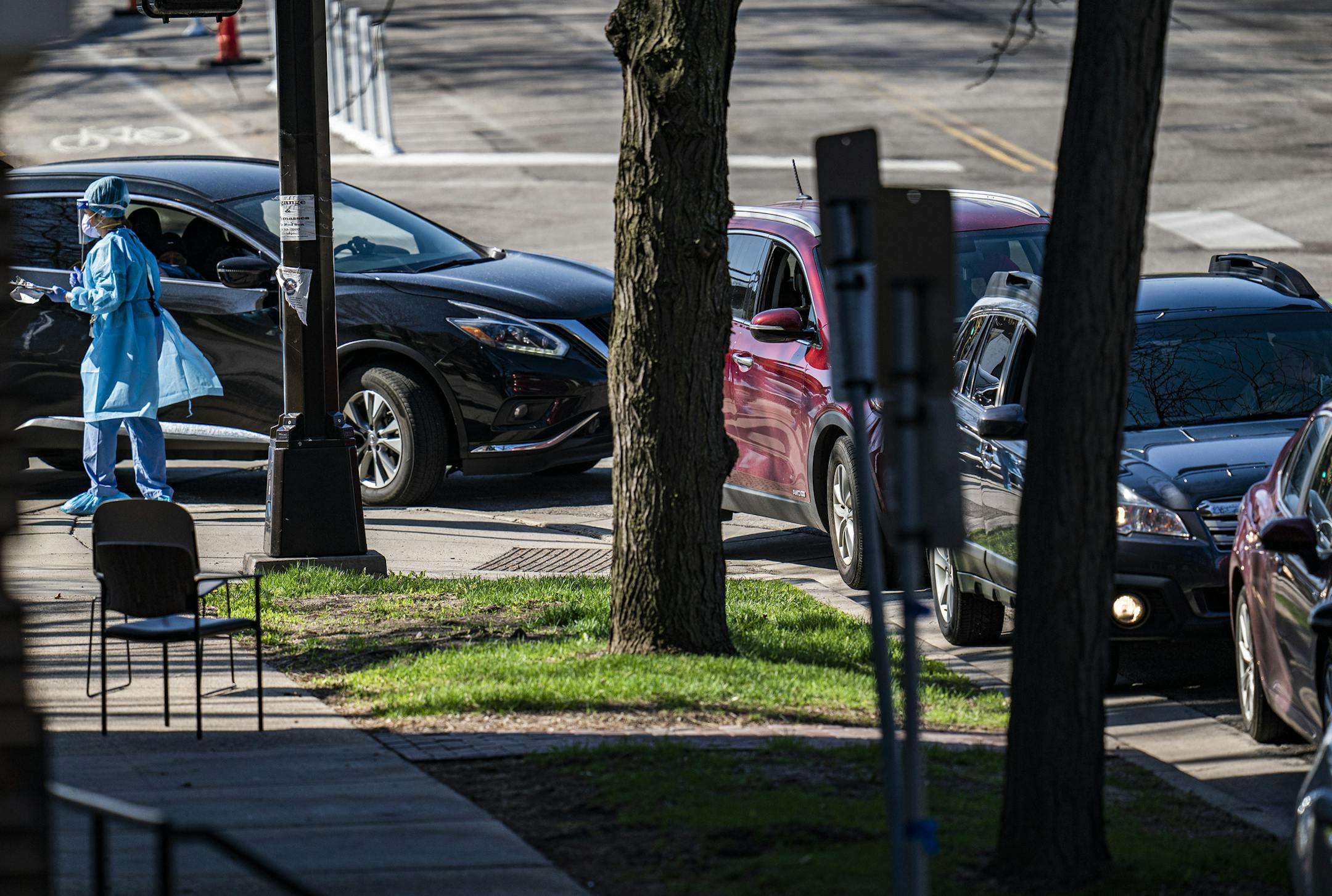Patients including lined up, with many waiting for over two hours, to get tested for Covid-19 at the People&#xd5;s Center Clinics & Services] RICHARD TSONG-TAATARII &#xa5; richard.tsong-taatarii@startribune.com