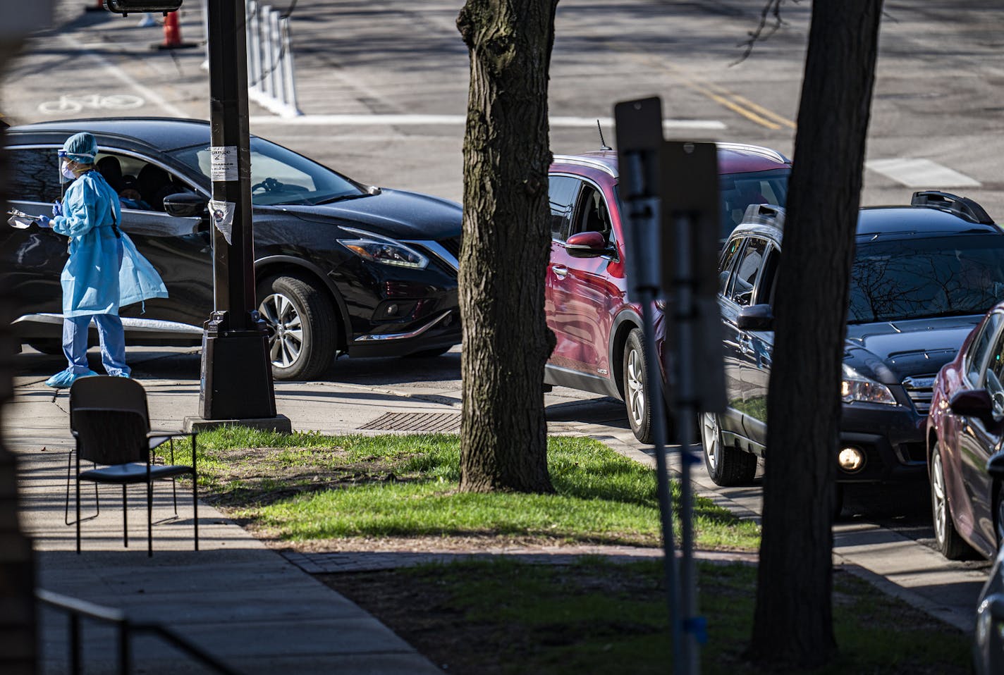 Patients including lined up, with many waiting for over two hours, to get tested for Covid-19 at the People&#xd5;s Center Clinics & Services] RICHARD TSONG-TAATARII &#xa5; richard.tsong-taatarii@startribune.com