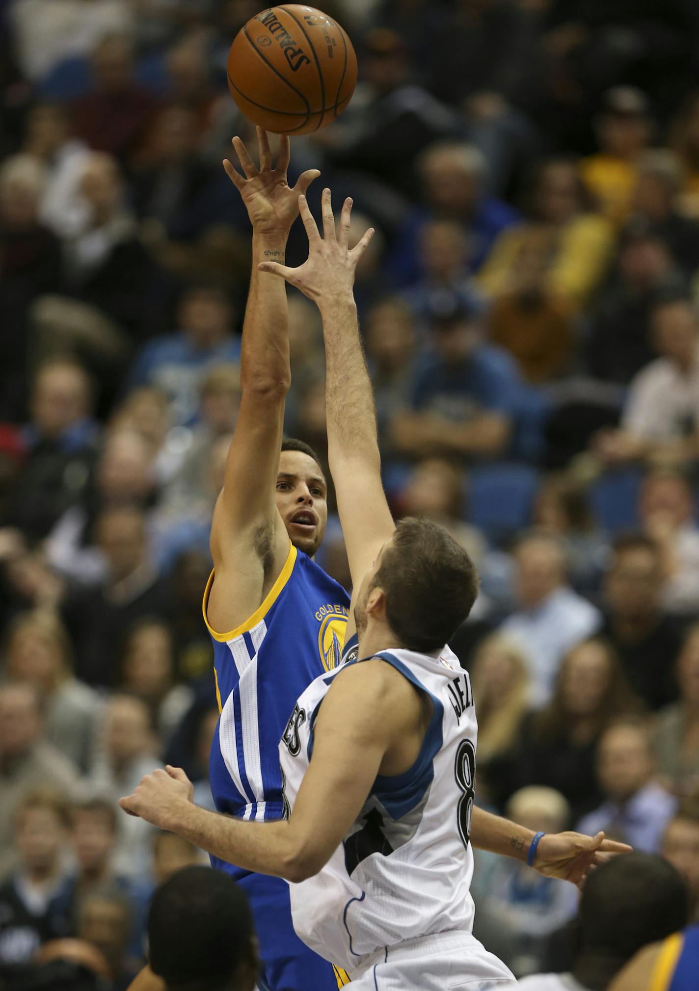 Golden State Warriors guard Stephen Curry (30) shooting over Timberwolves guard Zach LaVine (8) in the third quarter Thursday night. Curry finished with 46 points for the night. ] JEFF WHEELER &#xef; jeff.wheeler@startribune.com The Minnesota Timberwolves lost to the undefeated Golden State Warriors 129-116 Thursday night, November 12, 2015 at Target Center in Minneapolis.