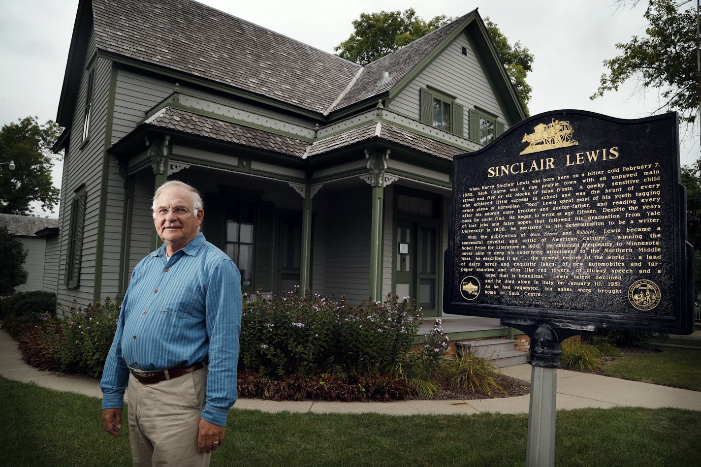 Dave Simpkins, a board member of the Sinclair Lewis Foundation stood in front of Sinclair Lewis boyhood home in Sauk Centre, Minn.,