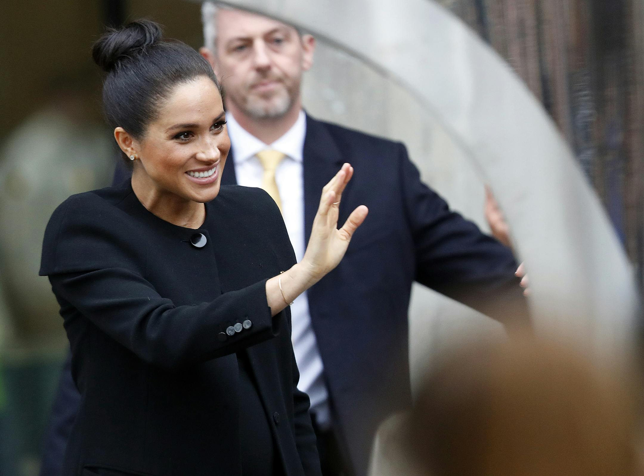 LONDON, ENGLAND - JANUARY 31: Meghan, Duchess of Sussex waves after attending an engagement with the Association of Commonwealth Universities (ACU) at City, University Of London on January 31, 2019 in London, England. (Photo by Chris Jackson/Getty Images)