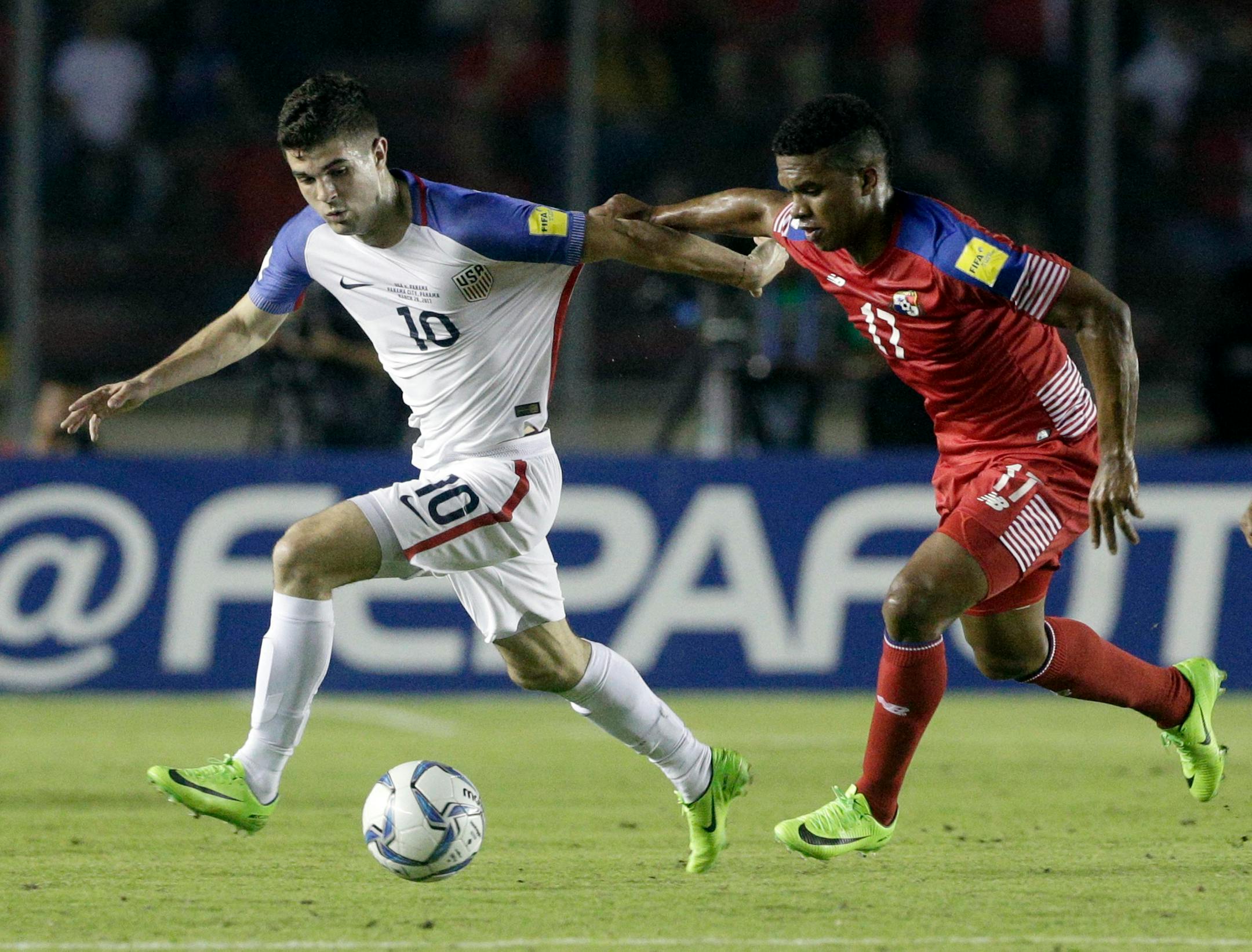 United States' Christian Pulisic, left, fight for the ball with Panama's Luis Ovalle during a a 2018 World Cup qualifying soccer match in Panama City, Tuesday, March 28, 2017. (AP Photo/Arnulfo Franco)