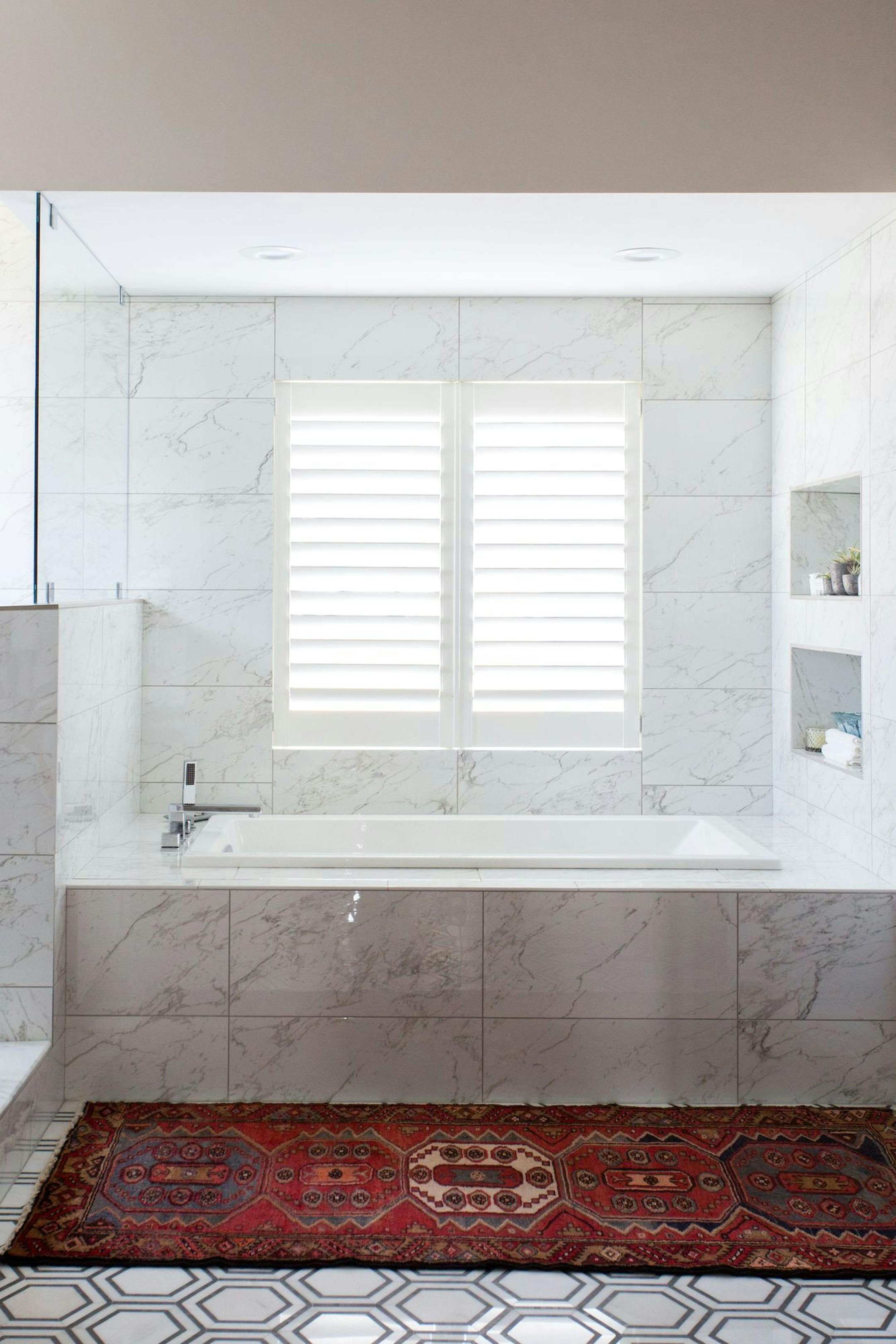 Tiled bathroom aprons.