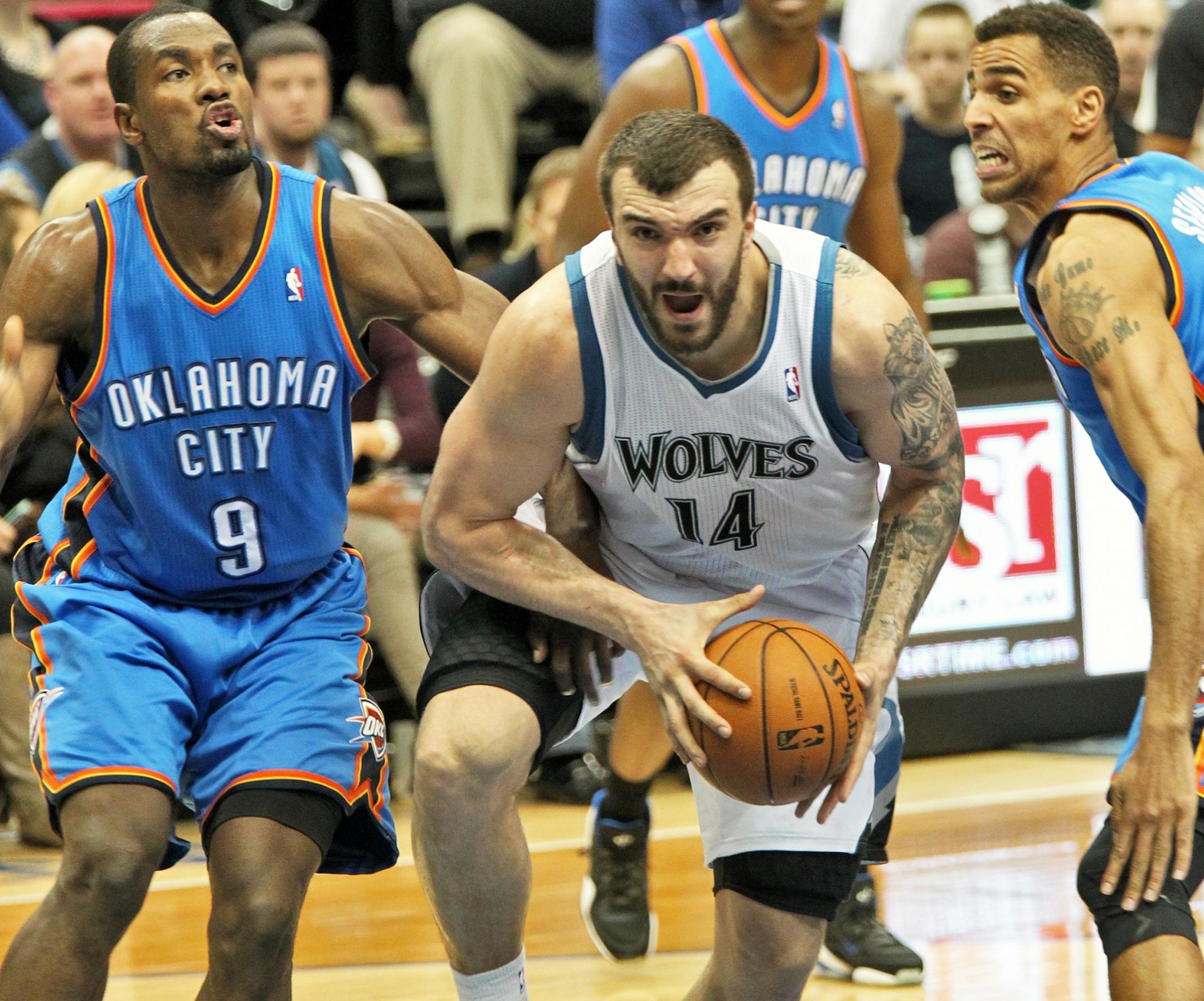 Nikola Pekovic (14) wound his way through the Oklahoma City defense
