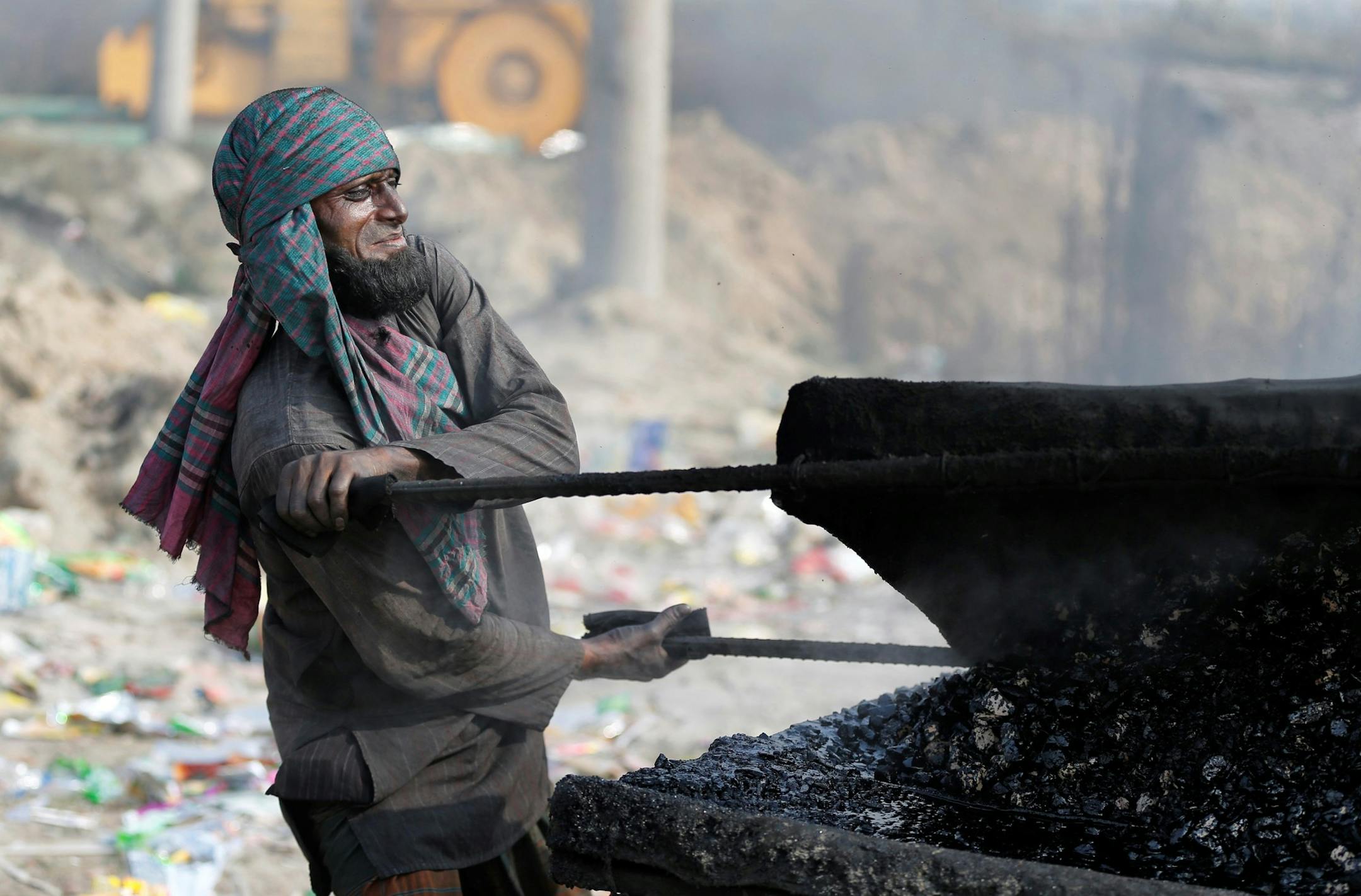 A Bangladeshi laborer works at a construction site in Dhaka, Bangladesh, Friday, Dec. 30, 2016. On an average, each such worker earns less than US$6 a day. (AP Photo) ORG XMIT: AMA107