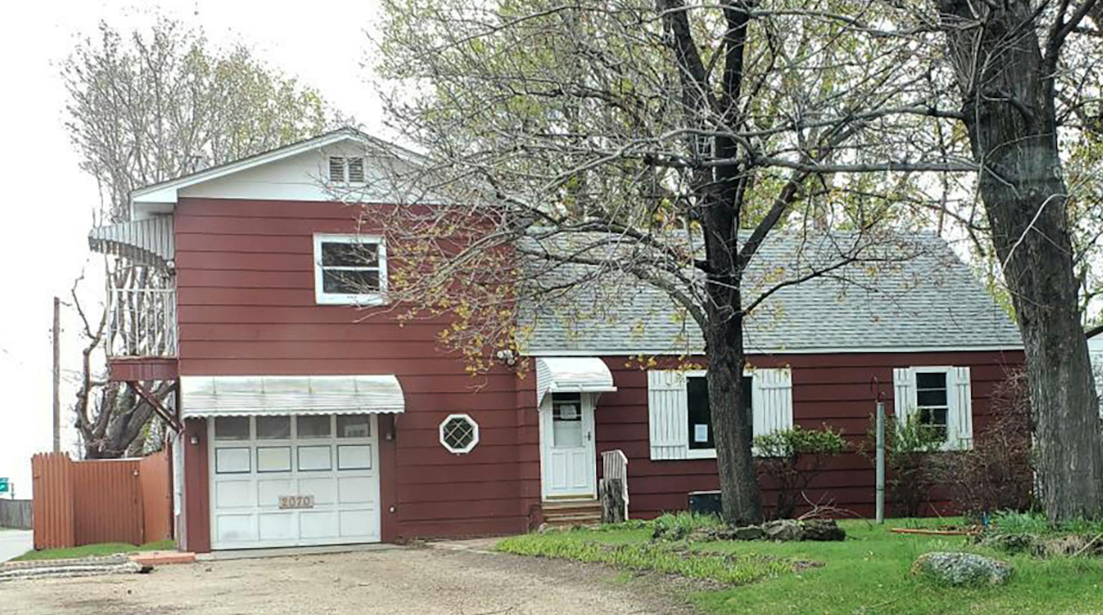 Mounds View
Built in 1952, this three-bedroom, two-bath house has 1,407 square feet and features two bedrooms on the upper level, fireplace, hardwood floors, hardwood floors, full partially-finished basement and open space with attached deck above the one-car tuckunder garage. . Listed by Ed Dropps, Greater Midwest Realty, 763- 238-0696.