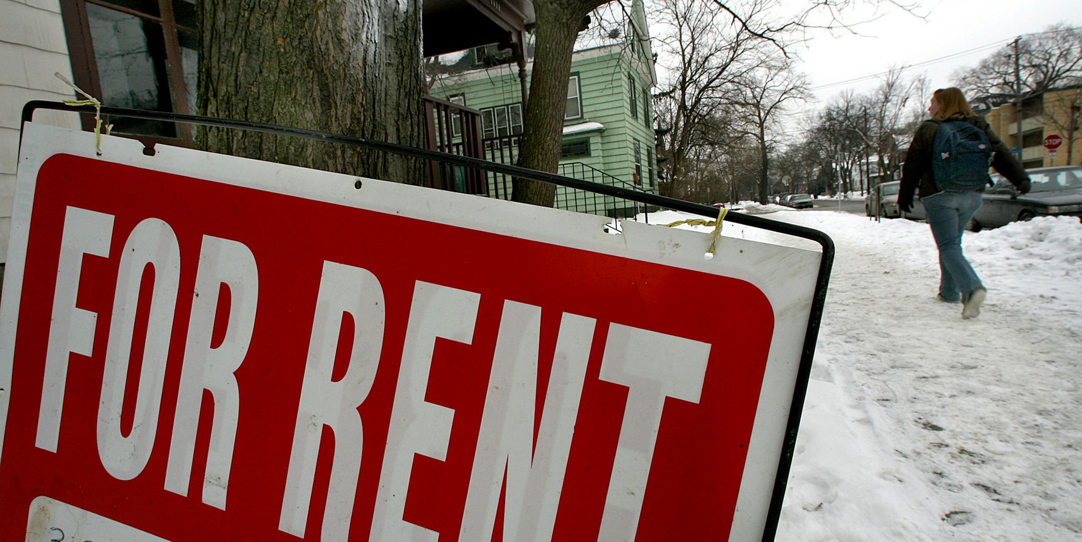 JIM GEHRZ ¥ jgehrz@startribune.com Minneapolis, MN/January 23, 2007/2:00PM As part of the new Gopher stadium package, lawmakers have mandated that the U of M and the city study the impact on adjacent neighborhoods, which include some single family homes that have been converted to multi-unit dwellings that are rented predominantly by students. The for rent sign is posted in front of a home in the 1400 block of SE 7th St. // housing, houses, neighborhoods, rent, rental, apartments // Univers