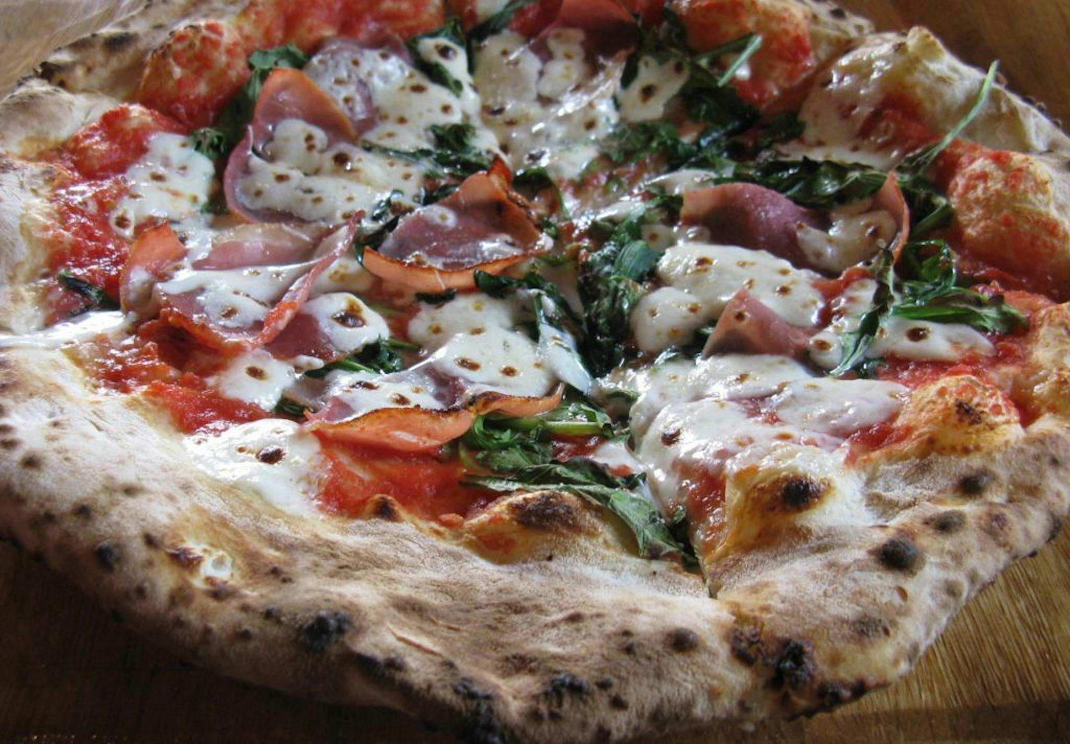 "Wind" (arugula, prosciutto and basil) pizza at Element.