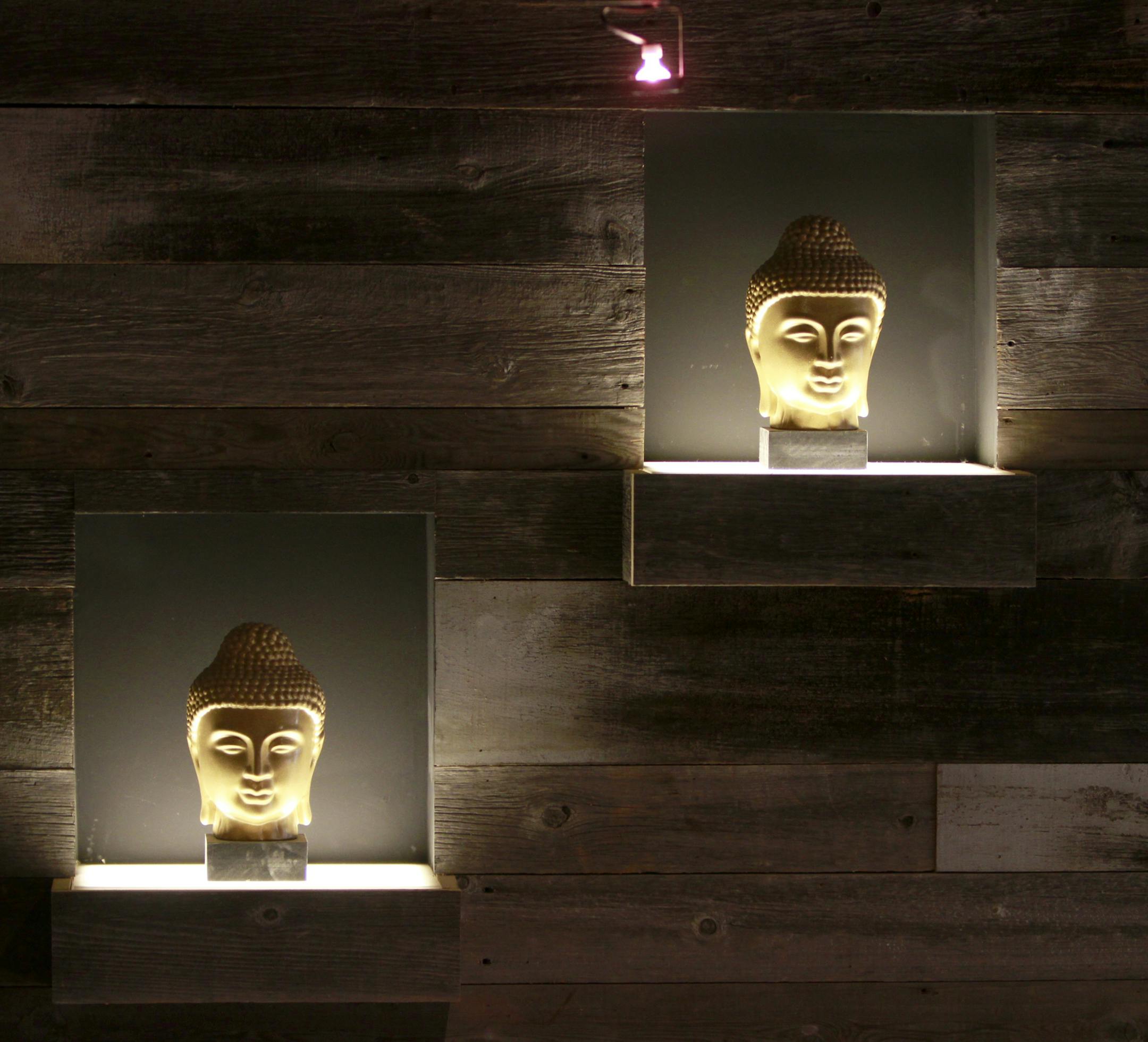 Kudos to the Cuningham Group, the Minneapolis architectural firm, for designing such a great-looking dining room.