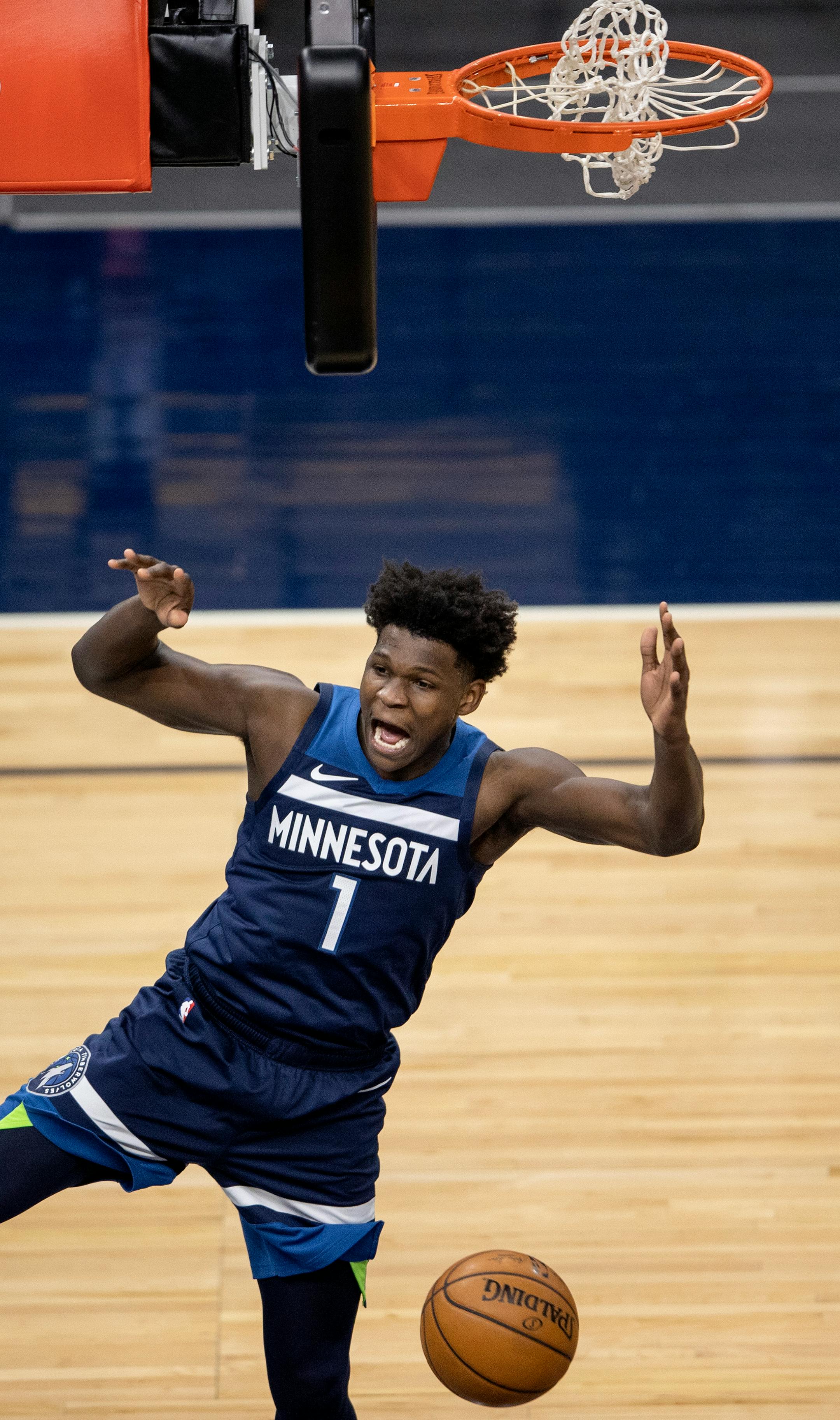 Anthony Edwards (1) of the Minnesota Timberwolves dunked the ball in the third quarter.