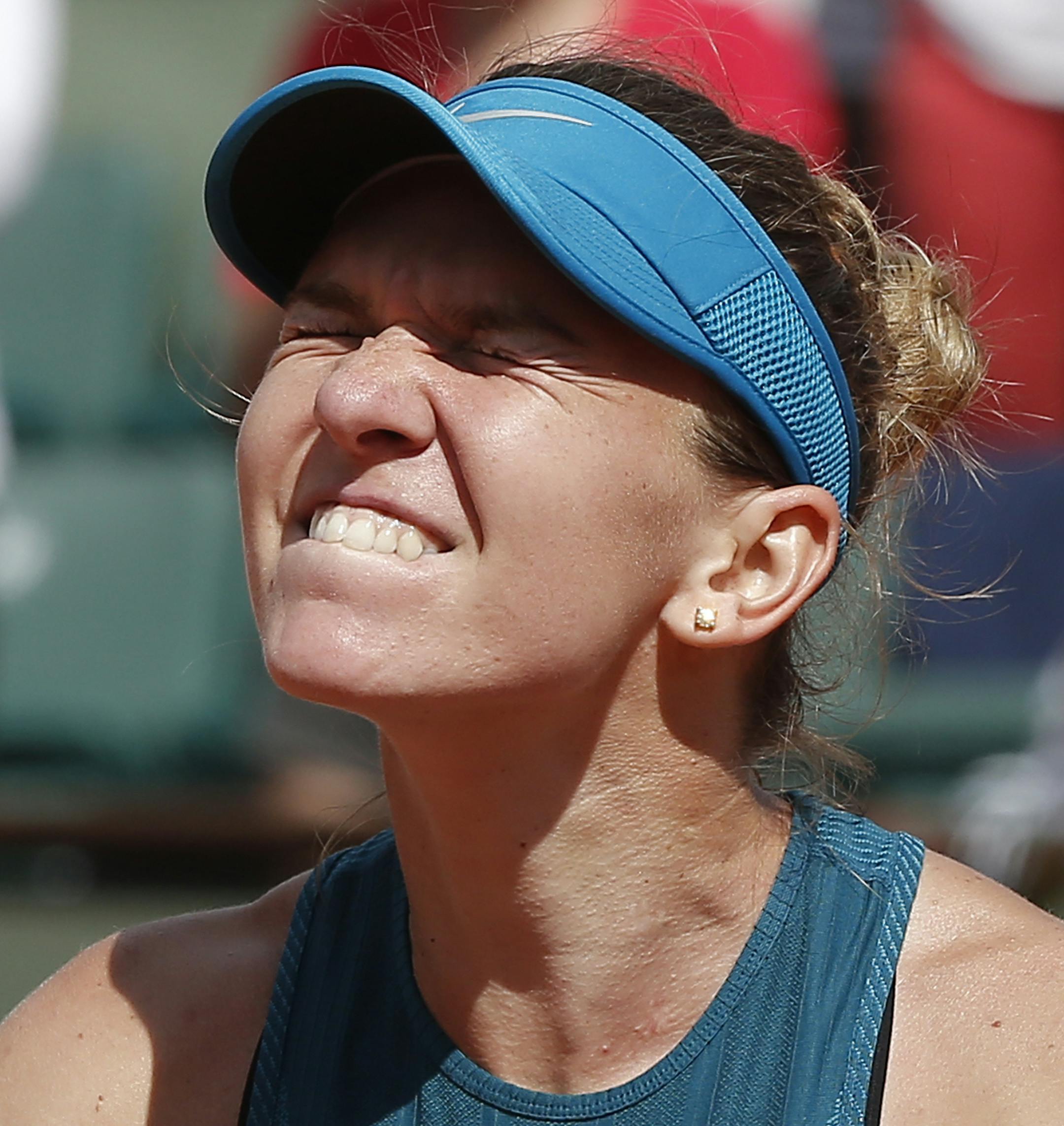 Romania's Simona Halep clenches her fist after defeating Spain's Garbine Muguruza during their semifinal match of the French Open tennis tournament at the Roland Garros stadium, Thursday, June 7, 2018 in Paris. Halep won 6-1, 6-4. (AP Photo/Michel Euler)