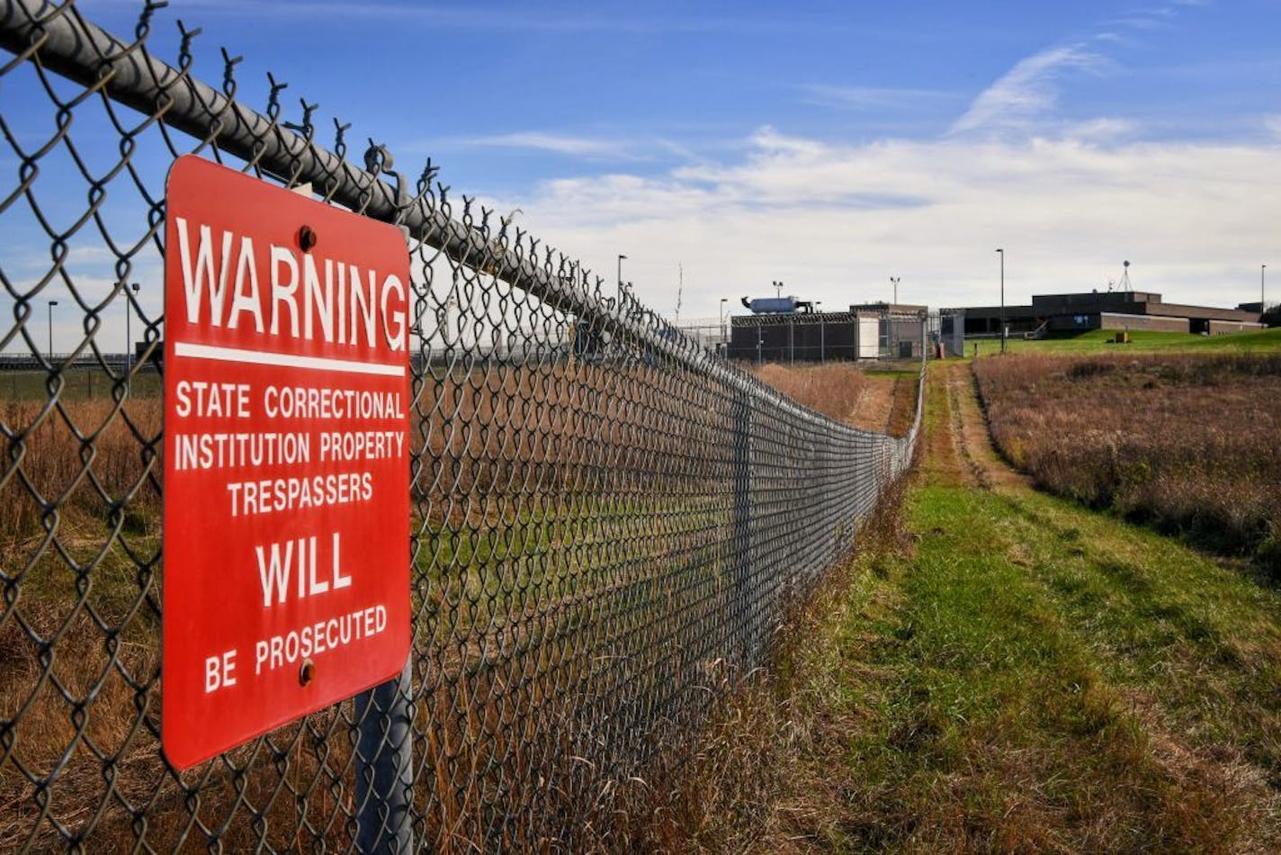 Union leaders say the conditions have caused morale to plummet and triggered an exodus of line staff in Stillwater and Oak Park Heights prisons, pictured.