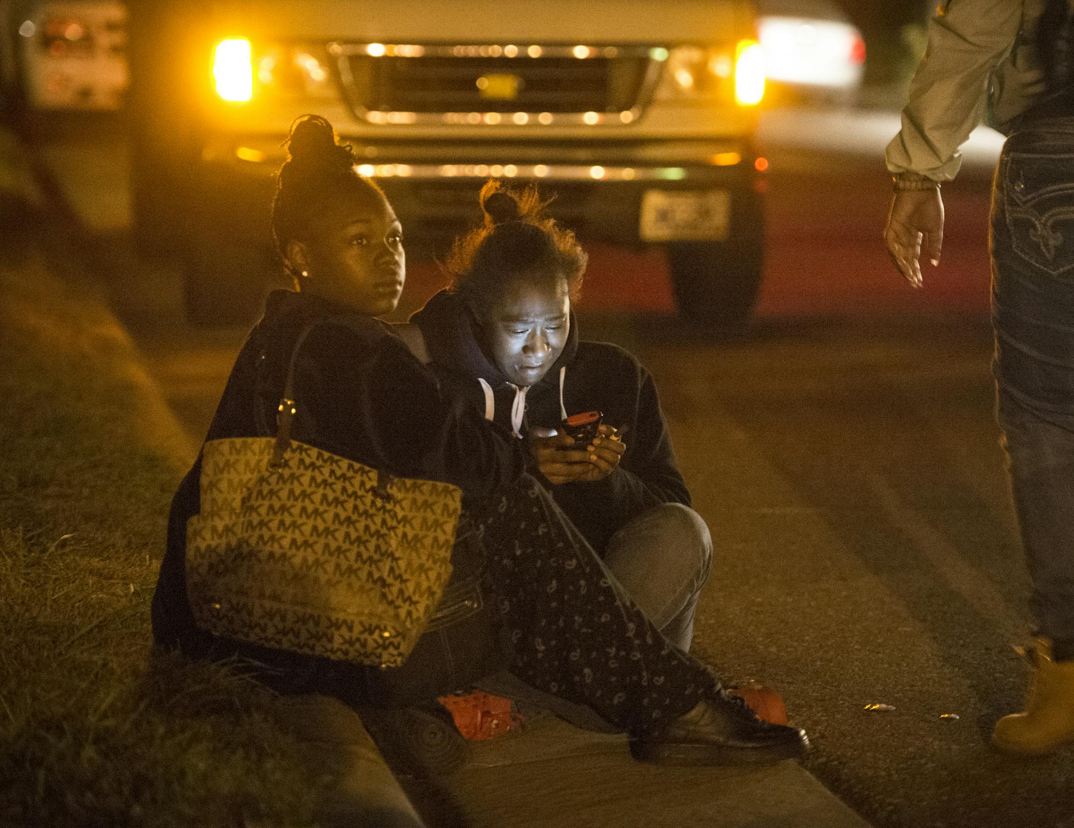 A young woman was overcome with emotion after a fatal shooting occurred near Earl Street and York Avenue in St. Paul. ] (AARON LAVINSKY/STAR TRIBUNE) aaron.lavinsky@startribune.com St. Paul Police respond to a fatal shooting at Earl Street and York Avenue on Thursday, Oct. 15, 2015 in St. Paul.