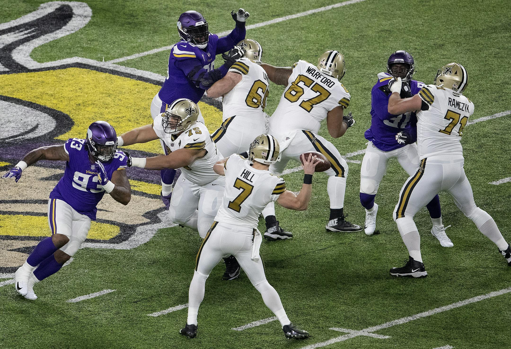 Taysom Hill (7) threw a 44-yard pass in the first quarter. ] CARLOS GONZALEZ ï cgonzalez@startribune.com - Minneapolis, MN - October 28, 2018, US Bank Stadium, NFL, Minnesota Vikings vs. New Orleans Saints