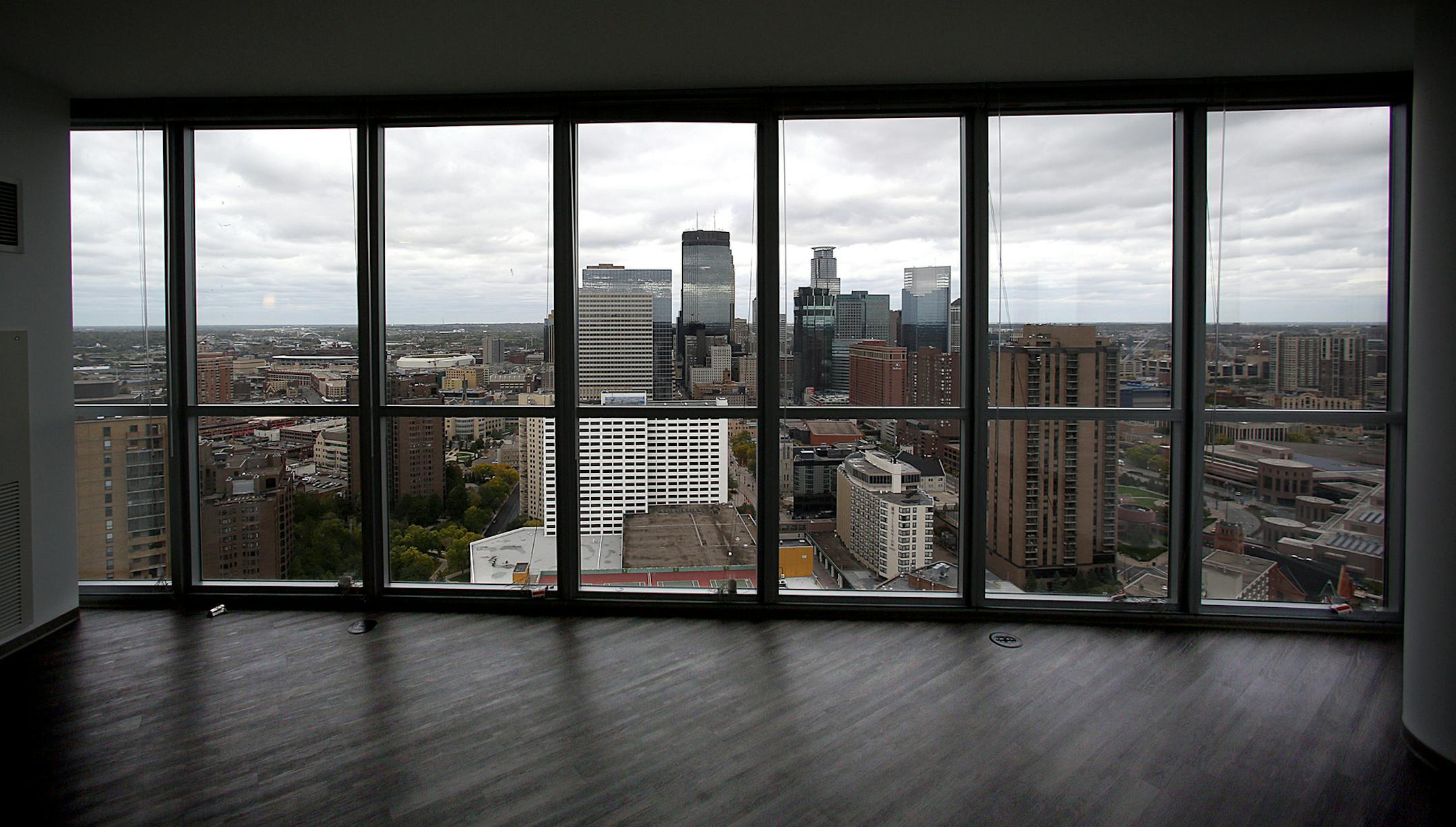 A penthouse on the 36th floor offers spectacular views of the Minneapolis skyline and surrounding area. ] JIM GEHRZ &#x201a;&#xc4;&#xa2; jgehrz@startribune.com / Bloomington, MN / Oct. 3, 2014 / 3:00 PM / BACKGROUND INFORMATION: Located near Loring Park, the LPM Apartments is the first new high-rise apartment building built in Minneapolis in many years.