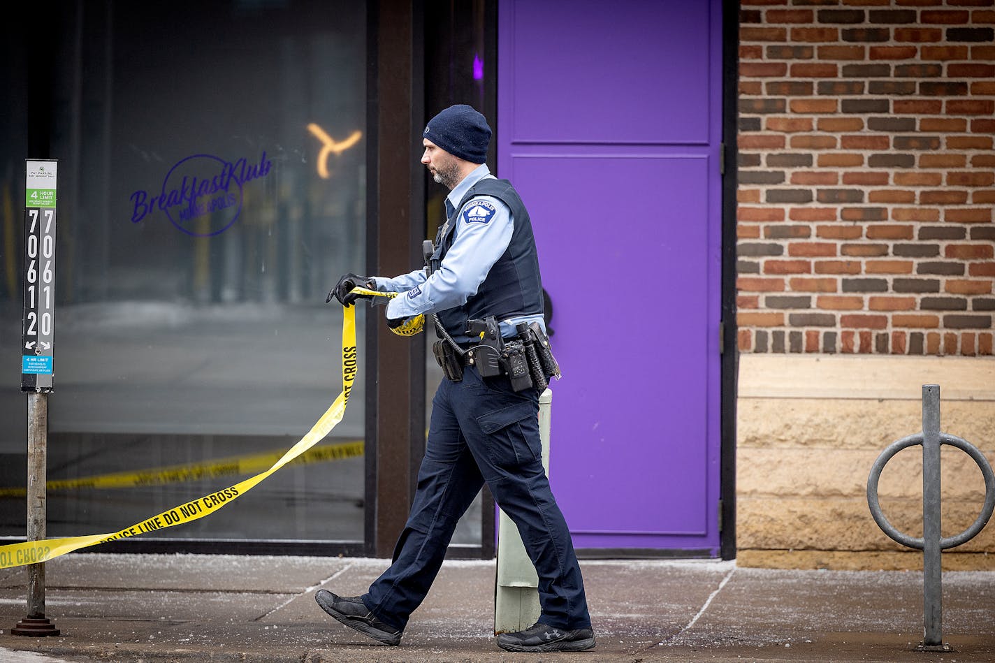 Minneapolis police cleared and work the scene of a shooting at the Breakfast Klub, an uptown restaurant, in Minneapolis, Minn., on Thursday, Feb. 9, 2023. ] Elizabeth Flores • liz.flores@startribune.com