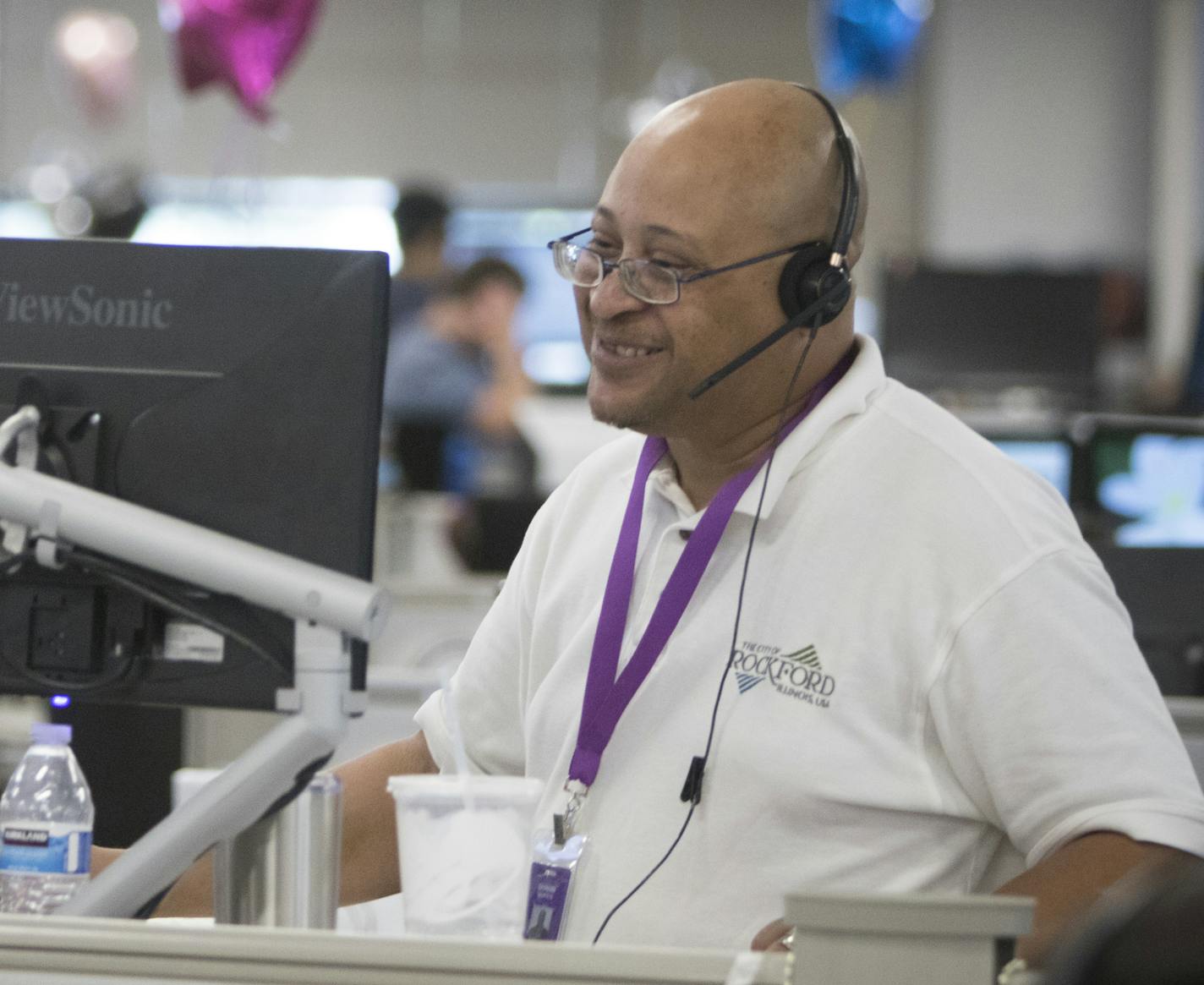 Photo by J. Kat Woronowicz for the Star Tribune/Customer Advisor Shawn Simpson takes a call at Great Call Service Center in Carlsbad, Calif.