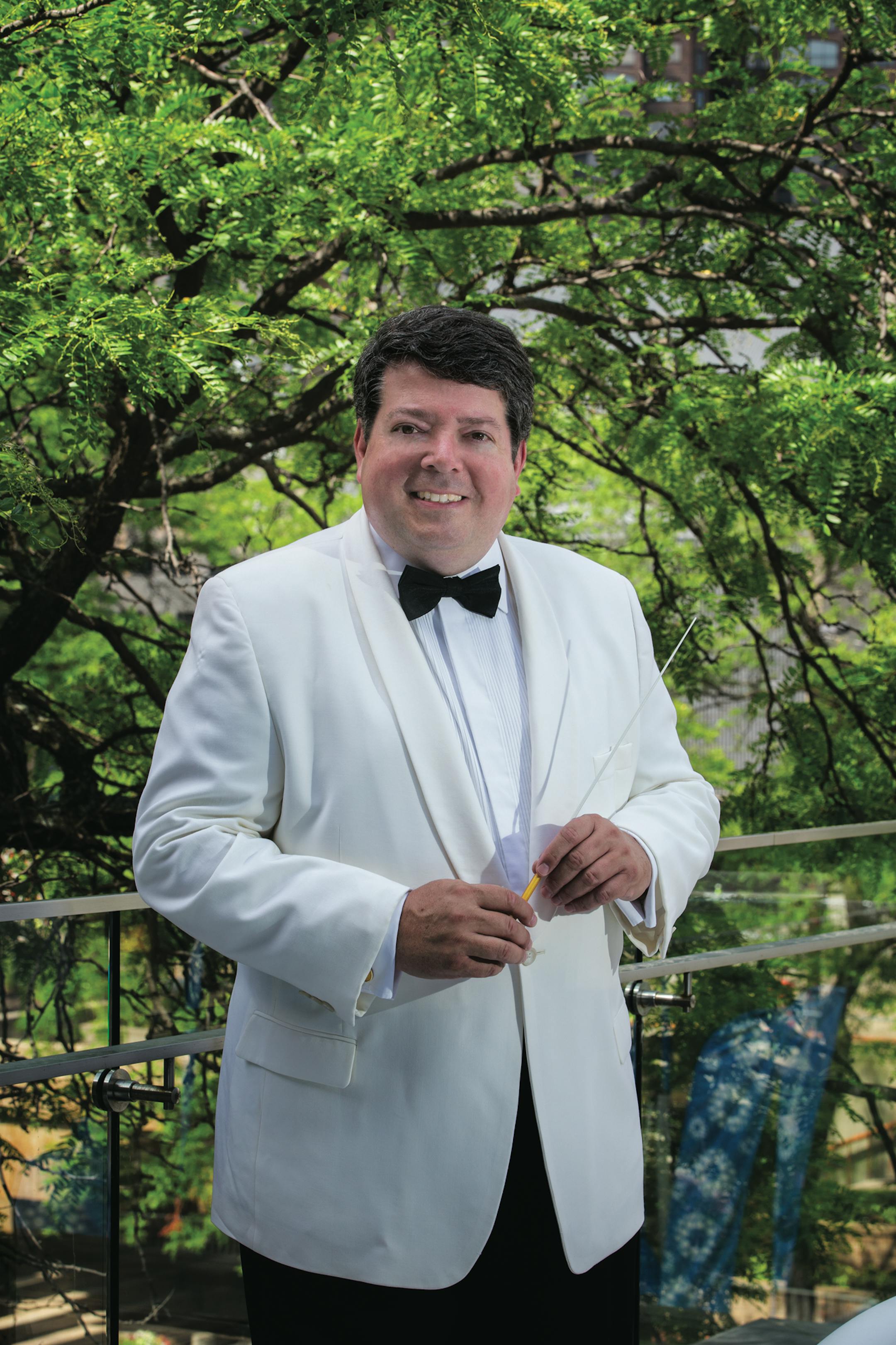 Photo by Greg Helgeson. Conductor Andrew Litton