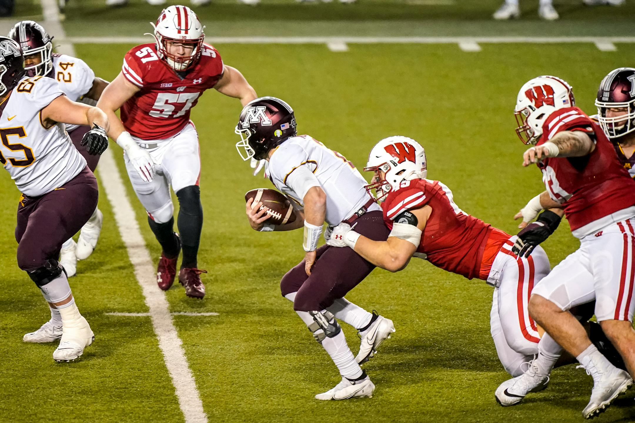 Wisconsin linebacker Leo Chenal (45) sacks Gophers quarterback Tanner Morgan during the second half