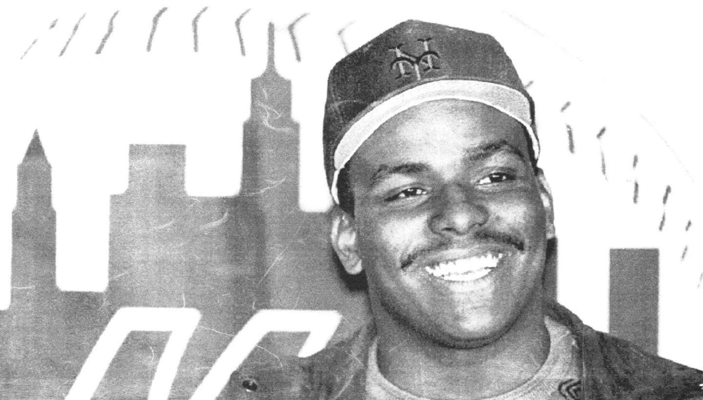 December 5, 1991 Bobby Bonilla wears a New York Mets hat during a news conference at Shea Stadium after signing with the team for $29 million USD for the next five years. Bonilla, formerly with the Pittsburgh Pirates, will become the highest paid player in team sports. January 26, 1992 July 28, 1992 Tim Clary, AFP Photo ORG XMIT: MER1f4d18a4c4937a5fff14dcedb6667