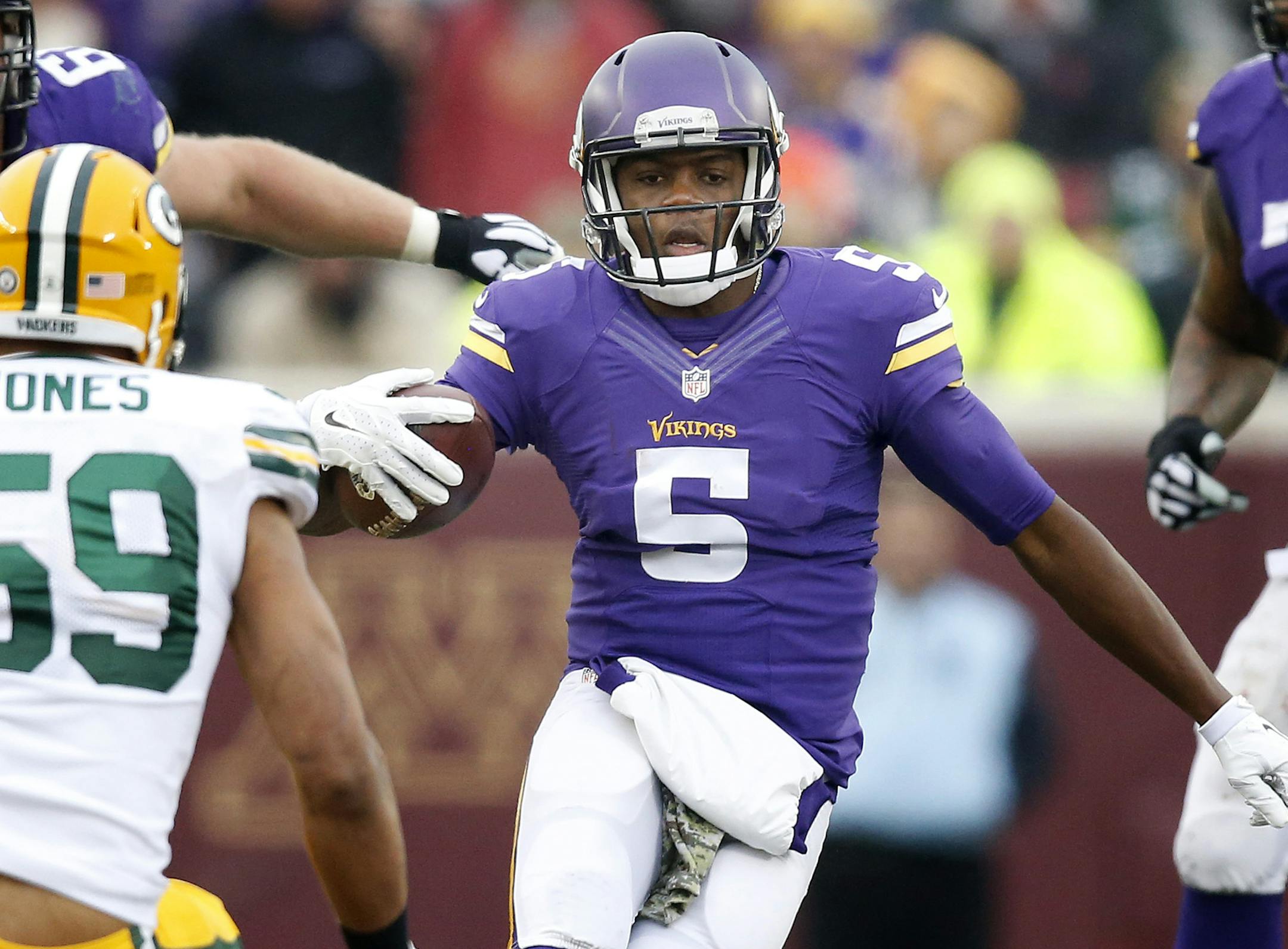 Minnesota Vikings Teddy Bridgewater (5). ] CARLOS GONZALEZ cgonzalez@startribune.com - November 23, 2014, Minneapolis, Minn., TCF Bank Stadium, NFL, Minnesota Vikings vs. Green Bay Packers