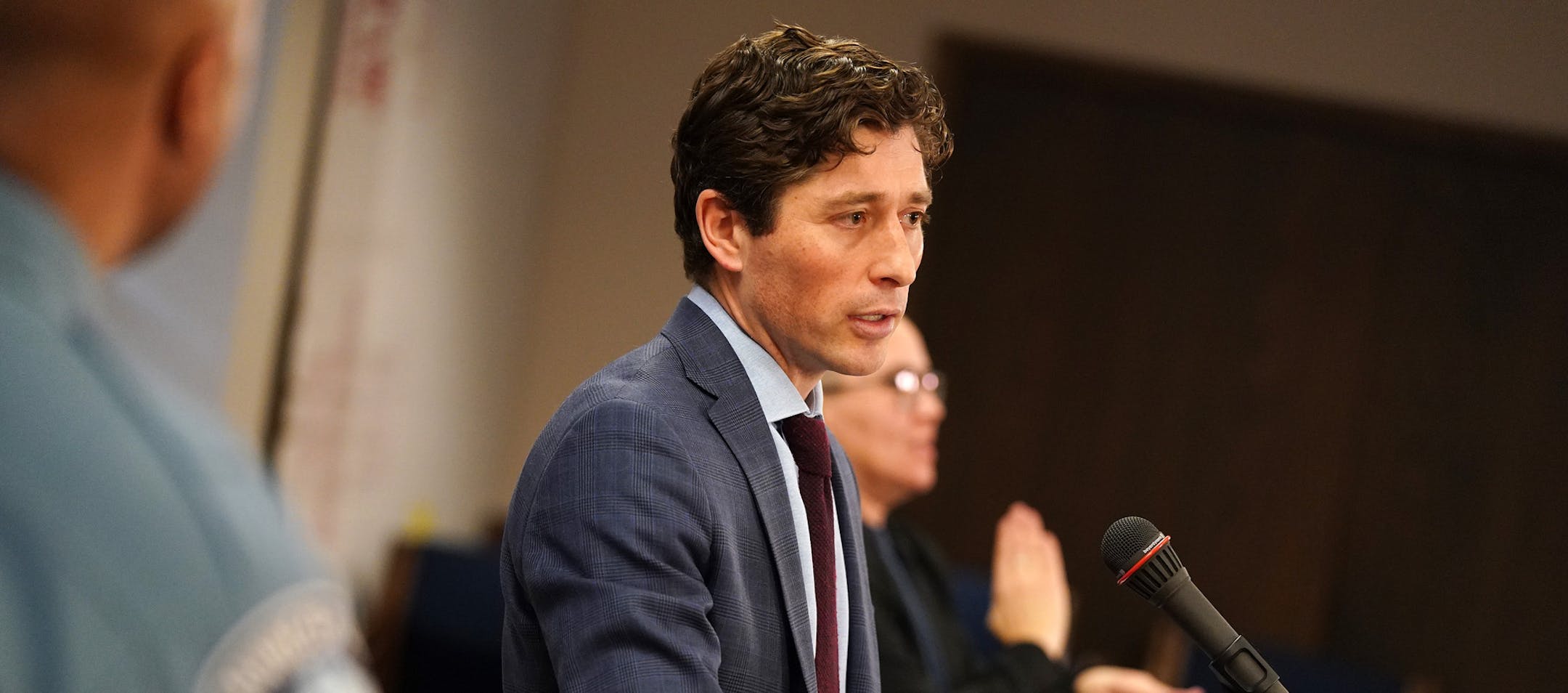 Minneapolis Mayor Jacob Frey, standing a distance from police Chief Medaria Arradondo, outlined how the city will enforce the new stay-at-home order during a press conference Friday. ] ANTHONY SOUFFLE • anthony.souffle@startribune.com Minneapolis Mayor Jacob Frey and police Chief Medaria Arradondo held a press conference to outline how the city will enforce the new stay-at-home order Friday, March 27, 2020 at City Hall in Minneapolis.