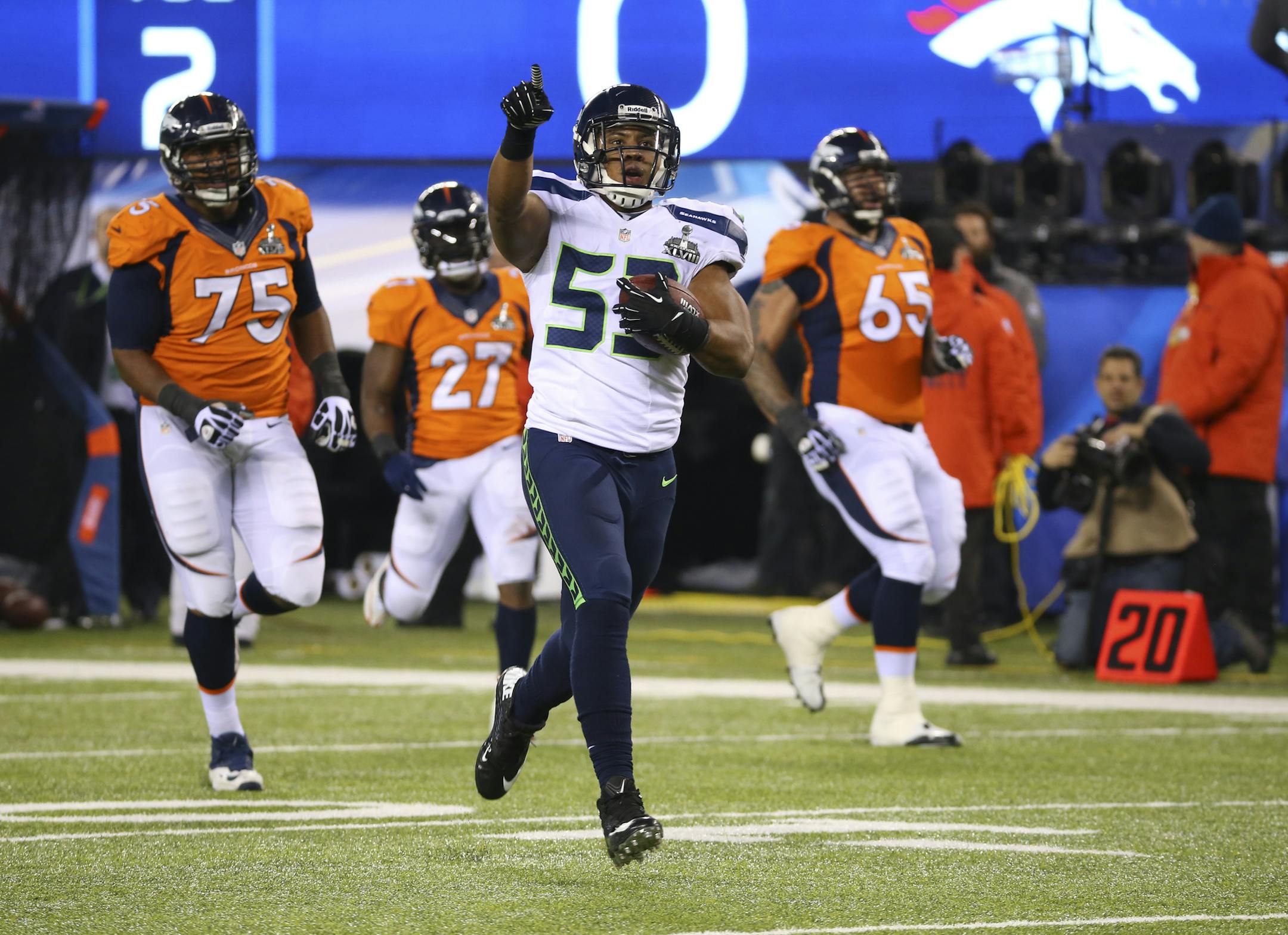 Seattle Seahawks outside linebacker Malcolm Smith (53) runs an interception for a touchdown in the first half of the NFL Super Bowl XLVIII football game against the Denver Broncos at MetLife Stadium in East Rutherford, N.J., Feb. 2, 2014. (Chang W. Lee/The New York Times)