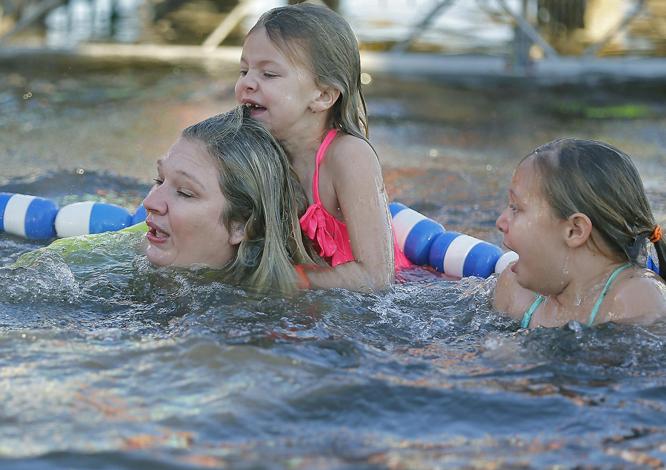 Brianne Olson of Carver, MN, plunged into the 32 degree Lake Minnetonka with her daughter Pieper Olson, 7, left, and Maddie Dufrane, 7, right, for the 27th Annual ALARC Ice Dive, Sunday, January 1, 2017 in Excelsior, MN. About 800 braved the icy waters to ring in the new year and to contribute to the Wounded Warrior Project. ] (ELIZABETH FLORES/STAR TRIBUNE) ELIZABETH FLORES • eflores@startribune.com