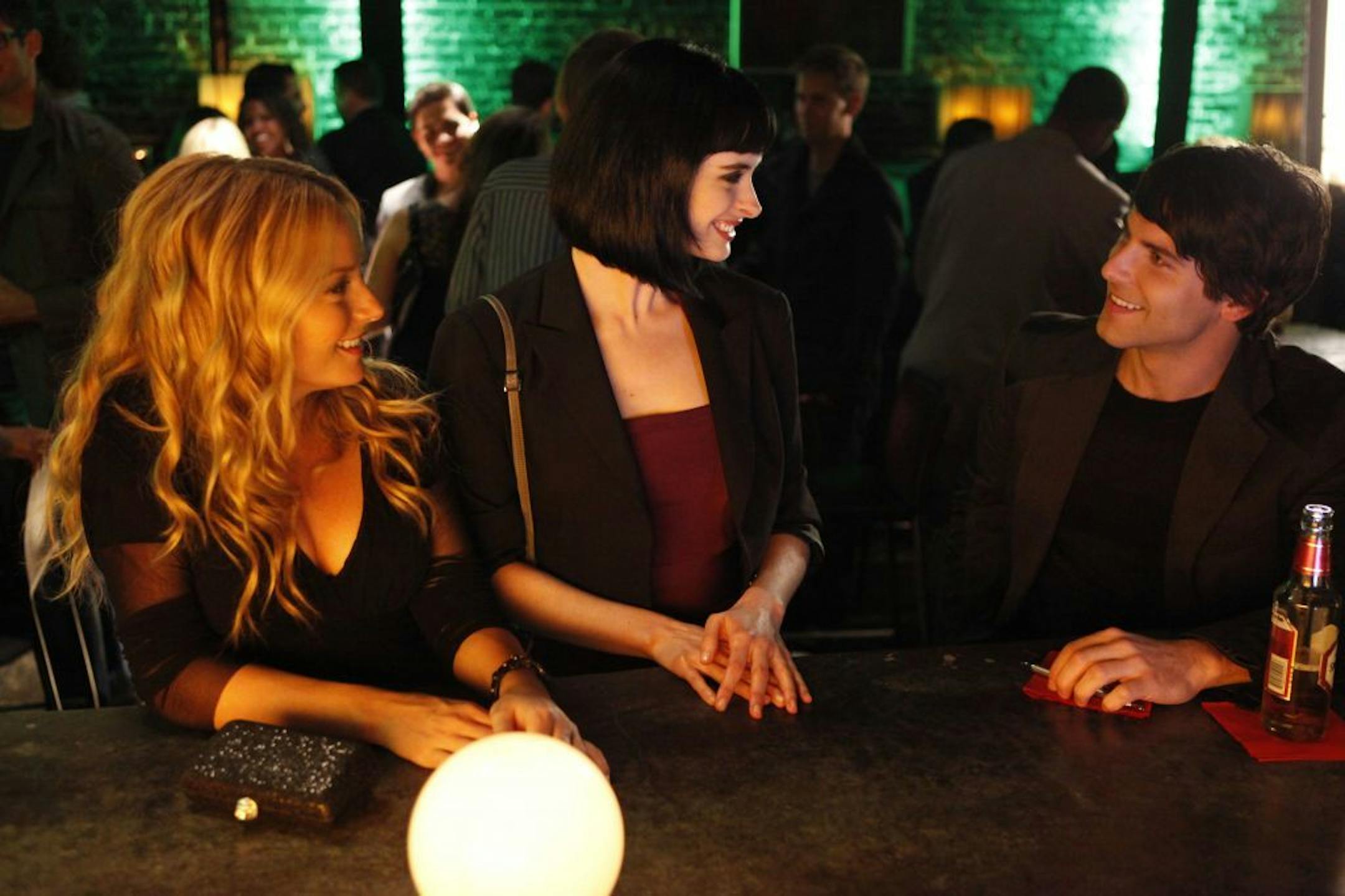 Becki Newton, Krysten Ritter and David Giuntoli in "Love Bites."