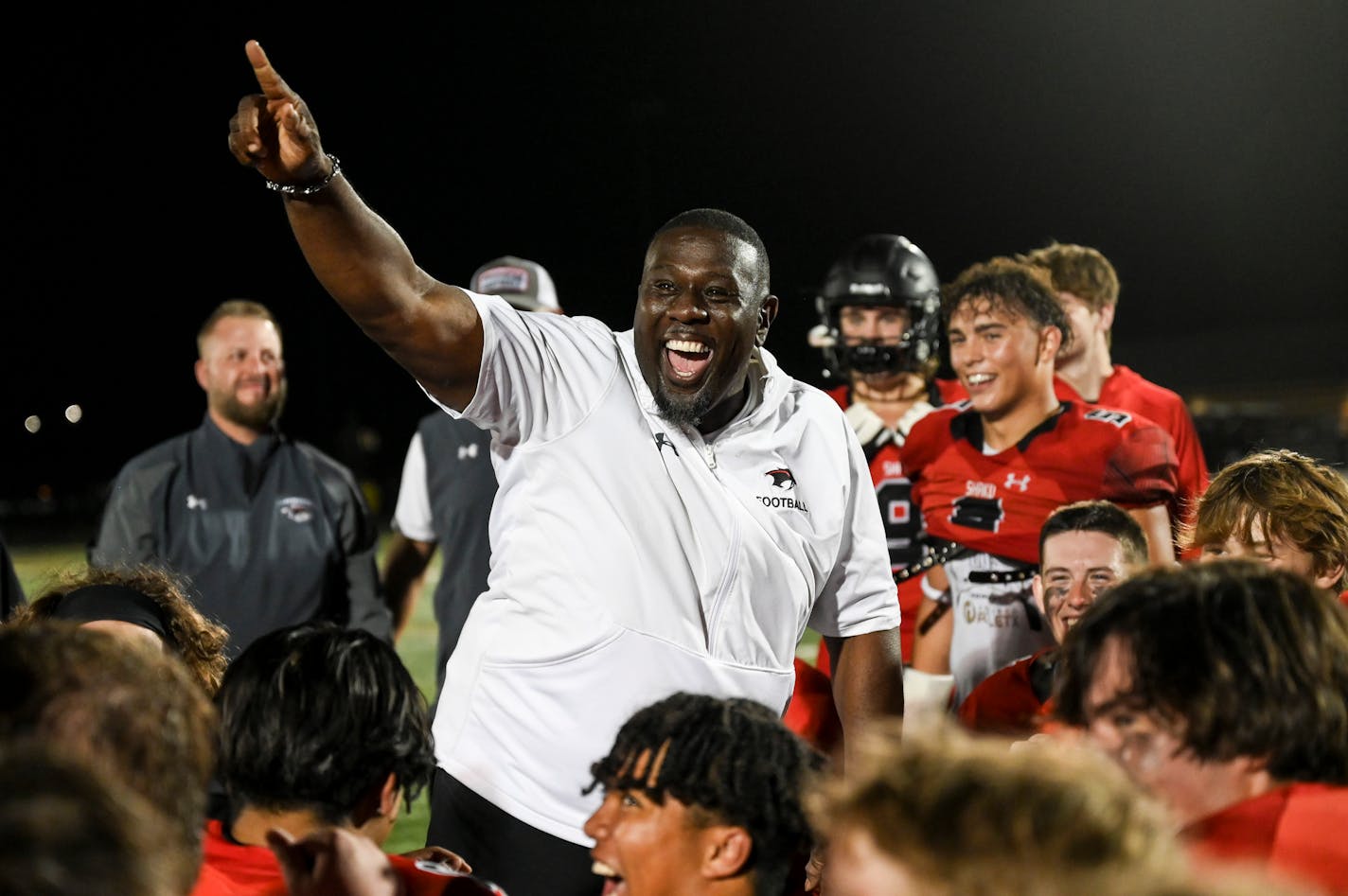 Shakopee head coach Ray Betton celebrated with the team after their win over Prior Lake. ] AARON LAVINSKY • aaron.lavinsky@startribune.com