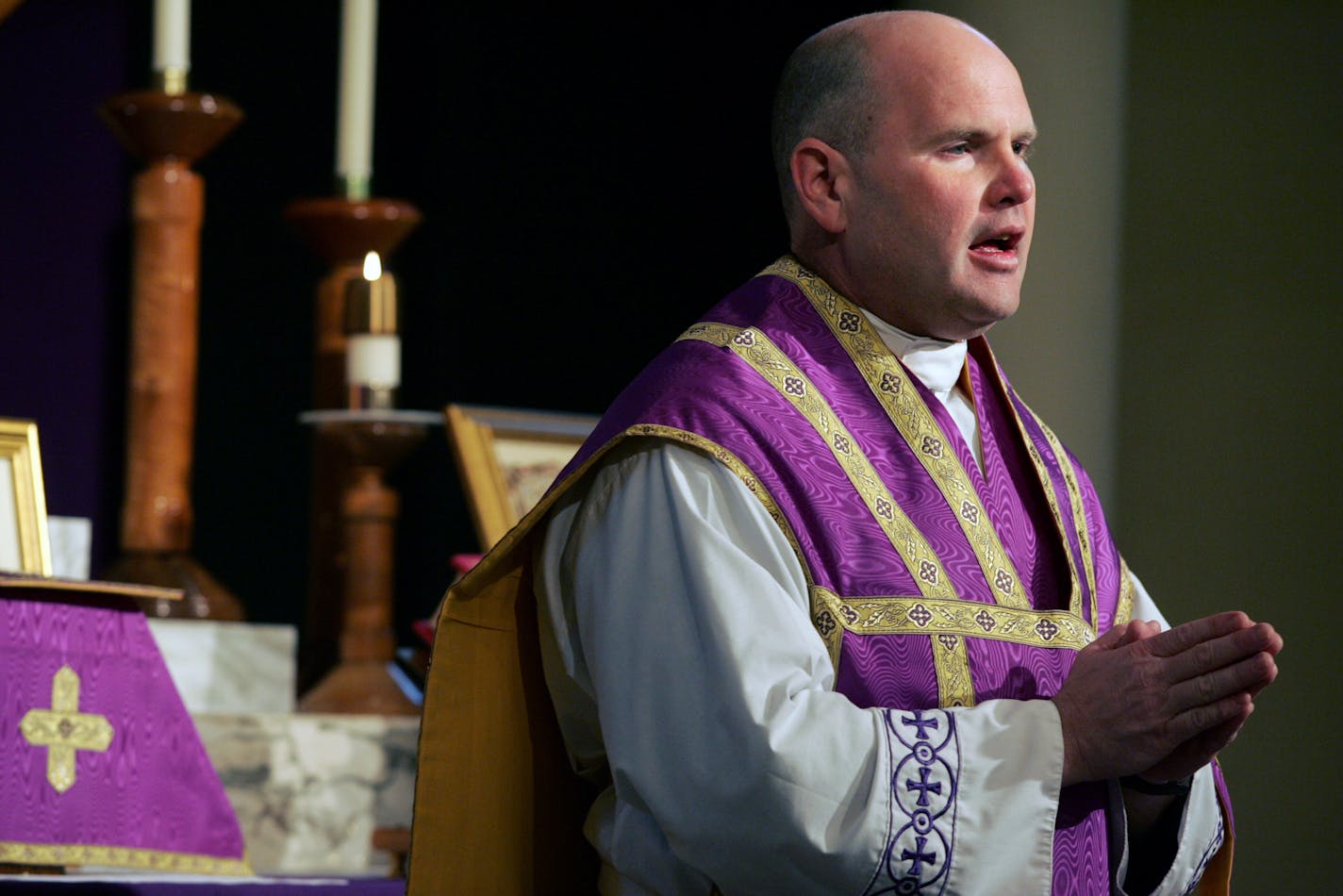 JENNIFER SIMONSON • jsimonson@startribune.com South St. Paul, MN-Feb. 8, 2008] Fr. John Echert performed a noon mass in Latin at Holy Trinity Catholic Church.