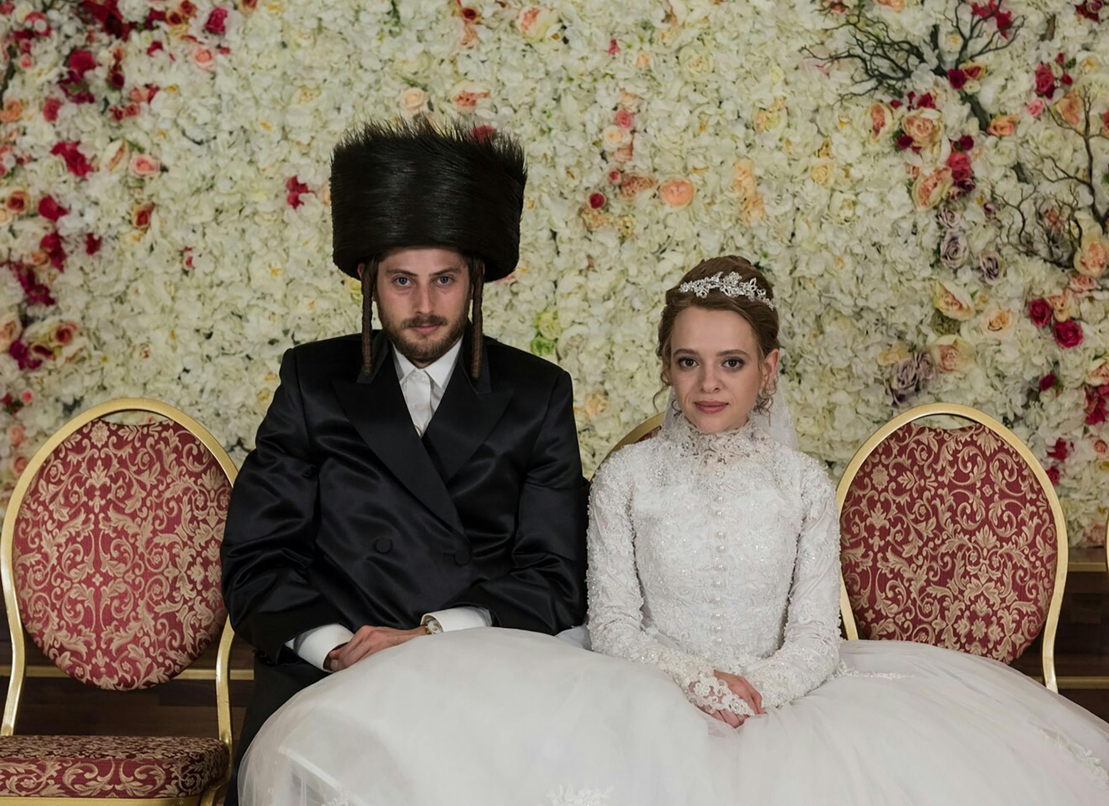 Amit Rahav, left, and Shira Haas as Yakov and Esther Shapiro in "Unorthodox." MUST CREDIT: Anika Molnar/Netfilx